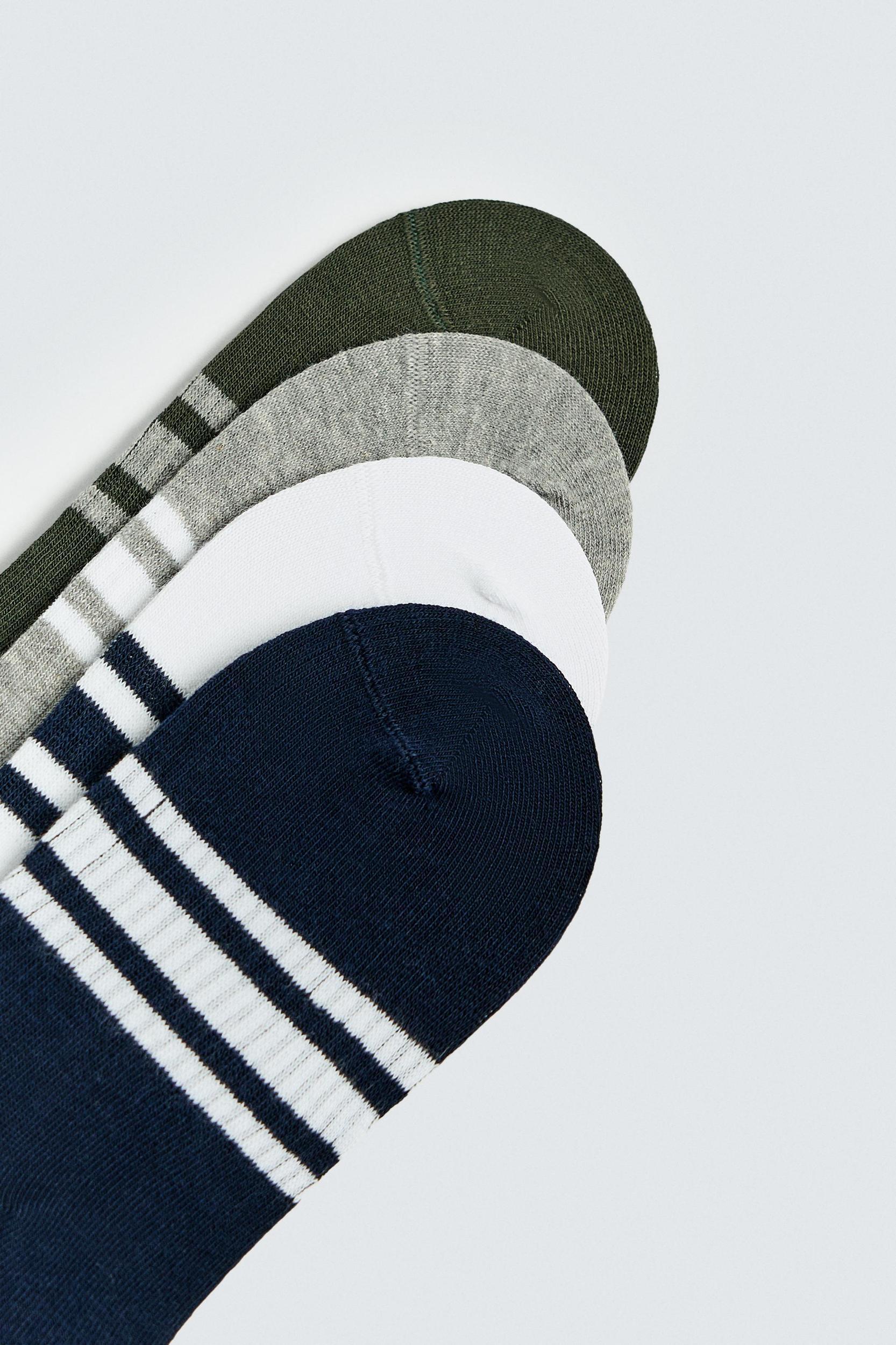 4-PACK OF STRIPED INVISIBLE SOCKS Product Image