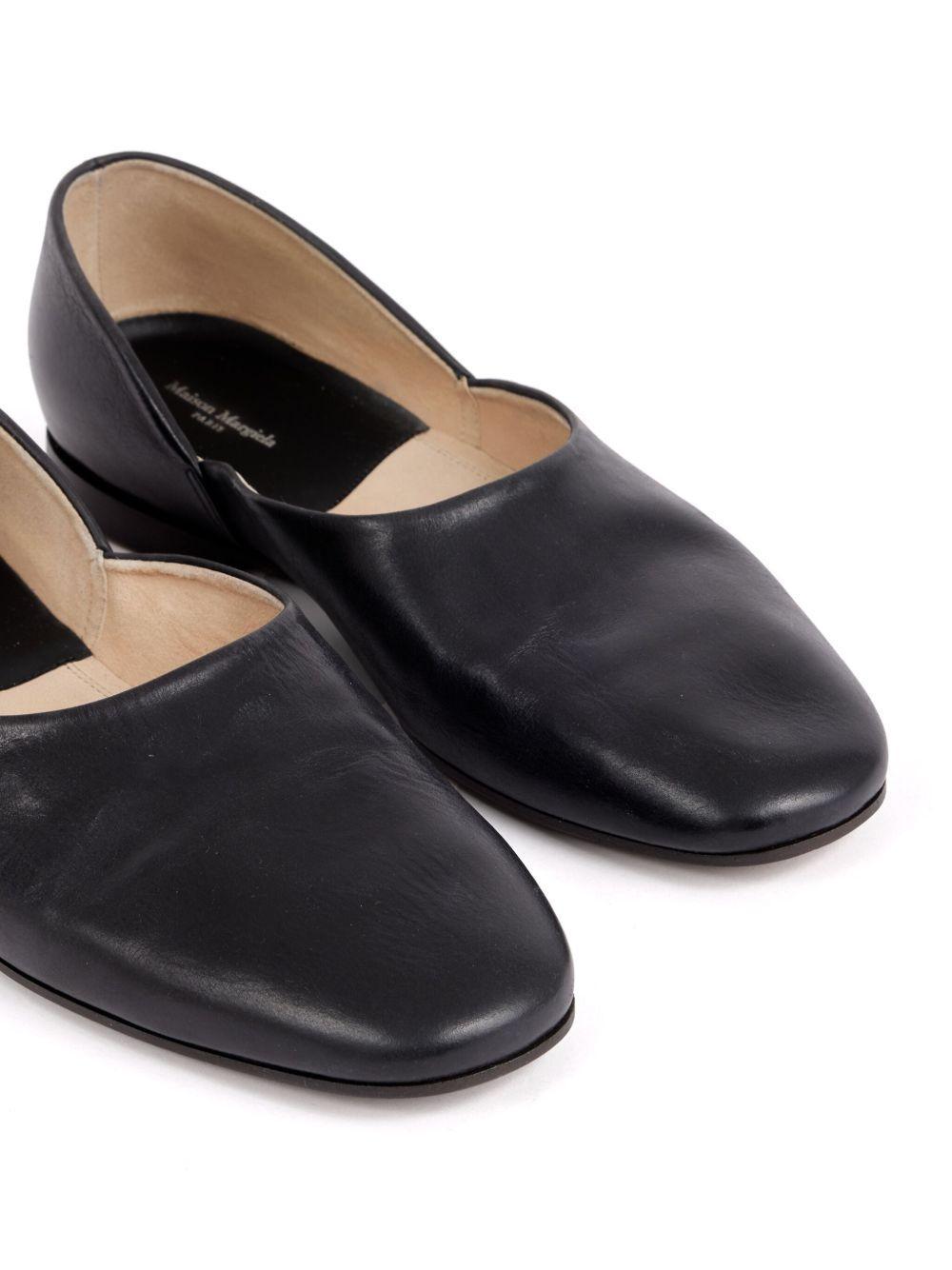 leather slippers Product Image