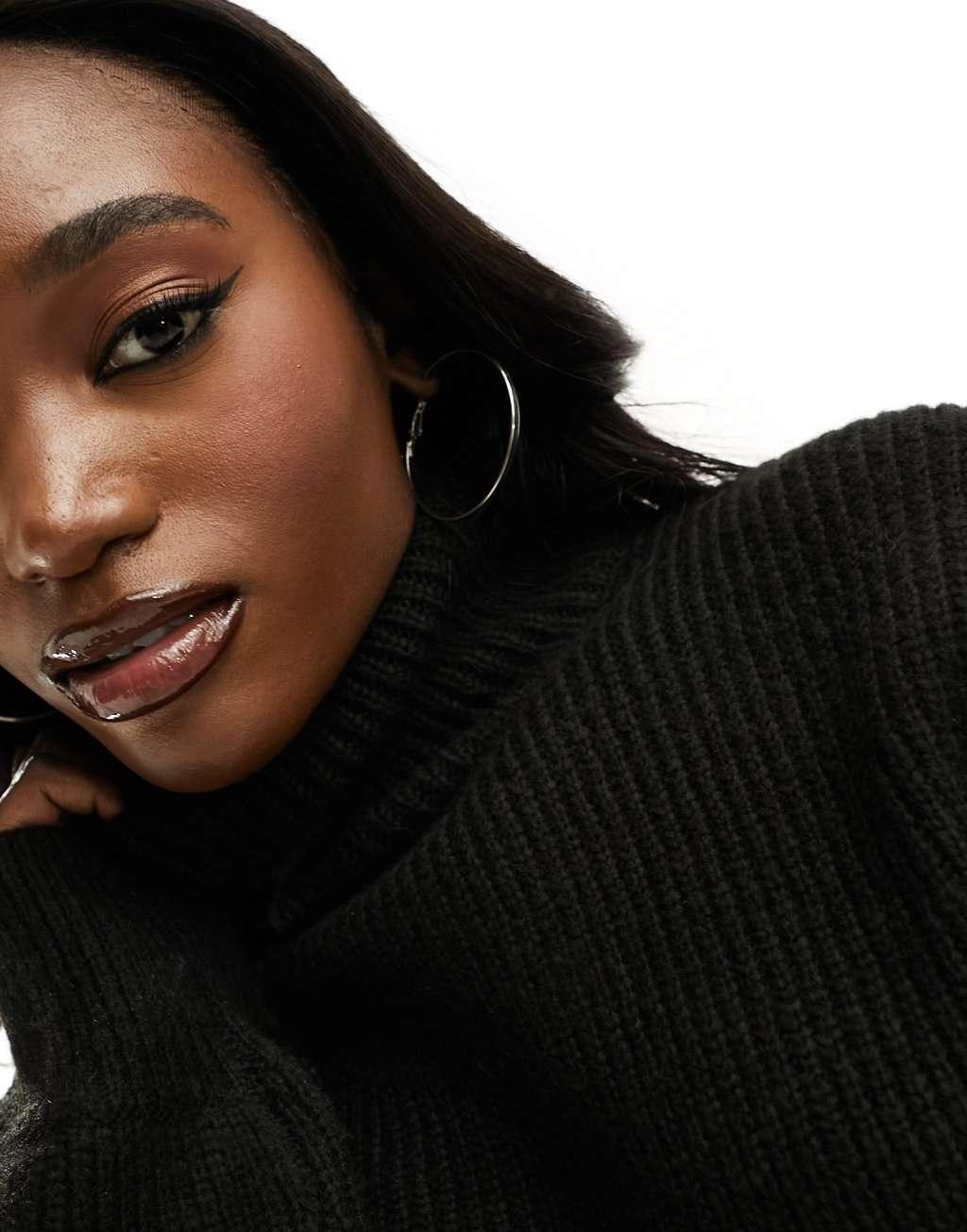 Monki cropped knitted sweater in black Product Image