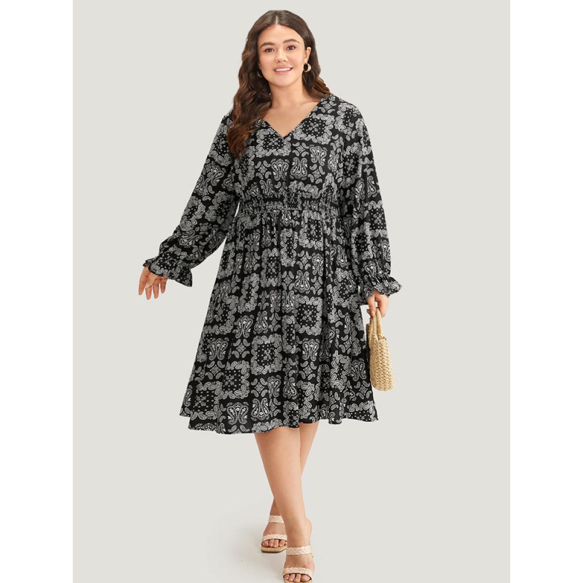 Plus Size Moroccan Print Shirred Pocket Dress Black Women Vacation Printed V-neck Long Sleeve Curvy Midi Dress BloomChic 30/6X Product Image