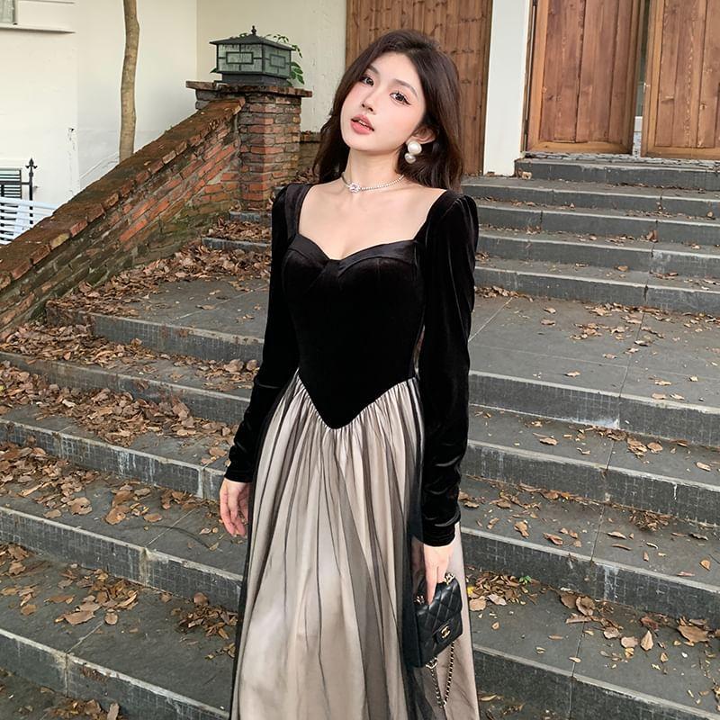 Long Sleeve Sweetheart Neck Mesh Panel Velvet Midi A-Line Dress Product Image