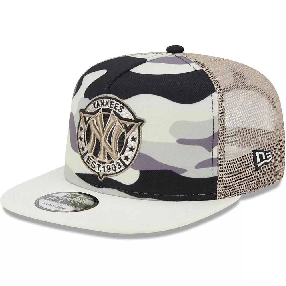 Mens New Era White New York Yankees Chrome Camo A-Frame 9FIFTY Trucker Snapback Hat Product Image