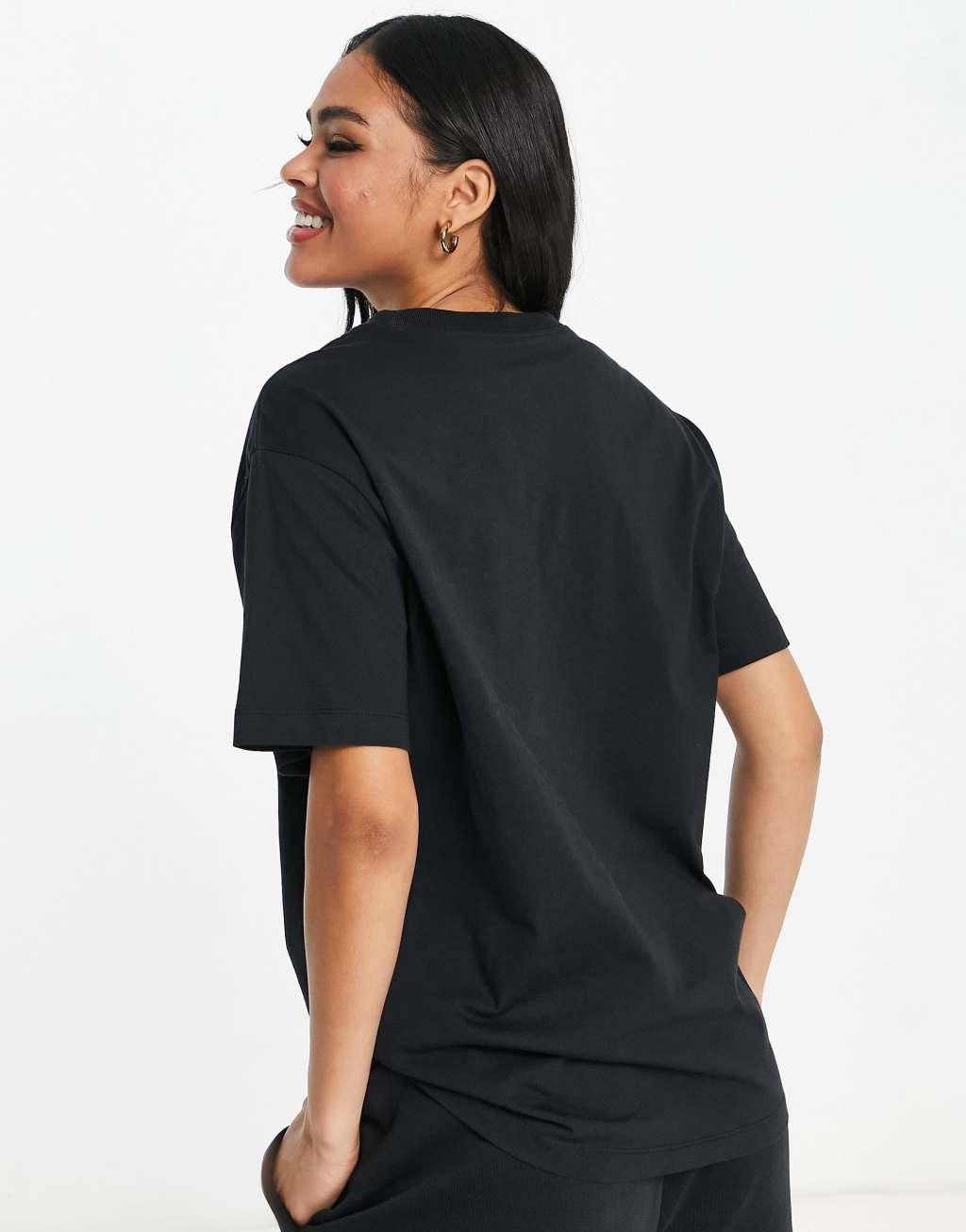 Nike essential boyfriend t-shirt Product Image