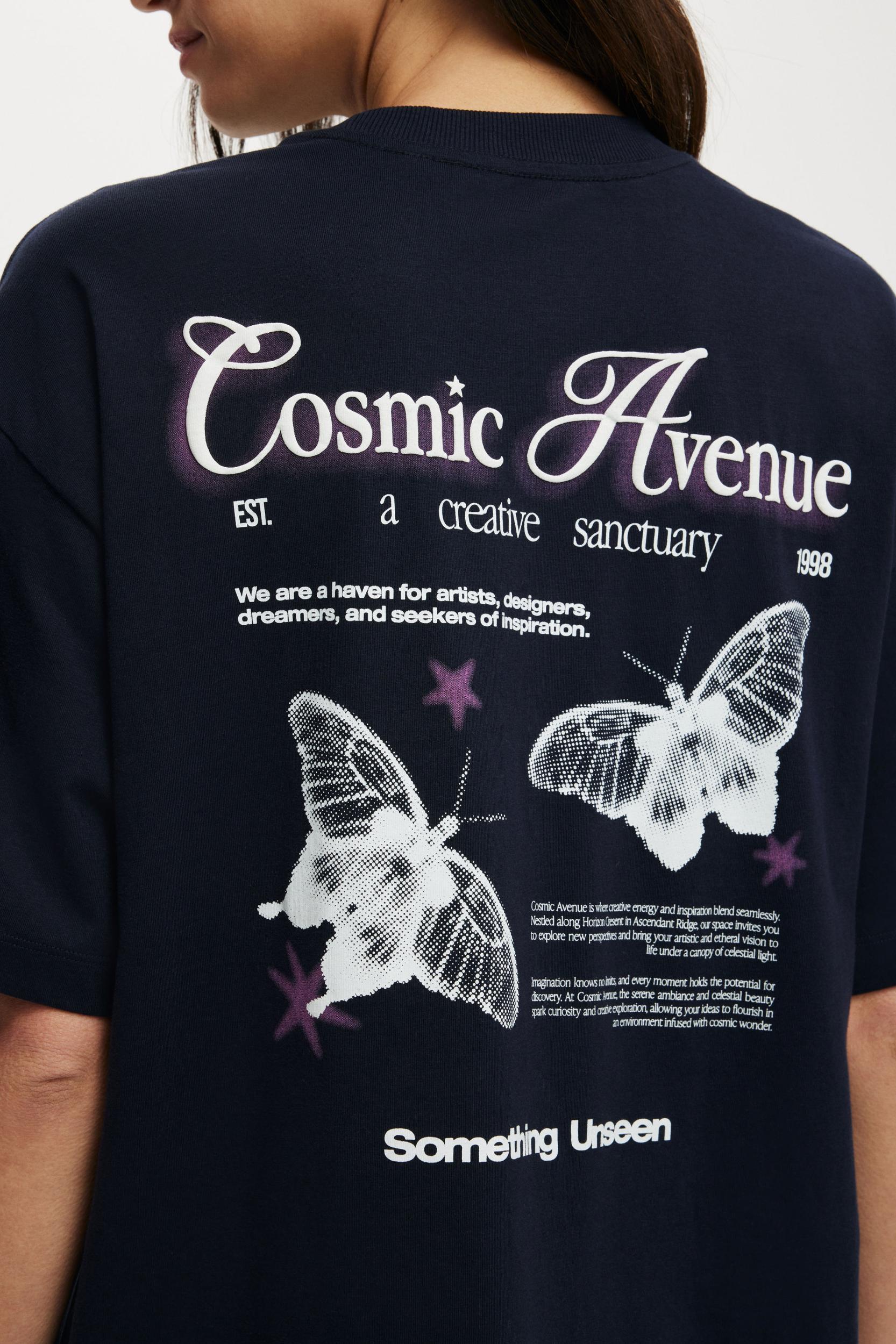 The Boxy Graphic Tee Product Image