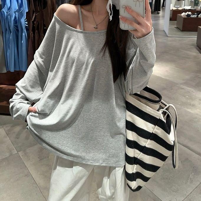 Long-Sleeve Boatneck Plain T-Shirt Product Image