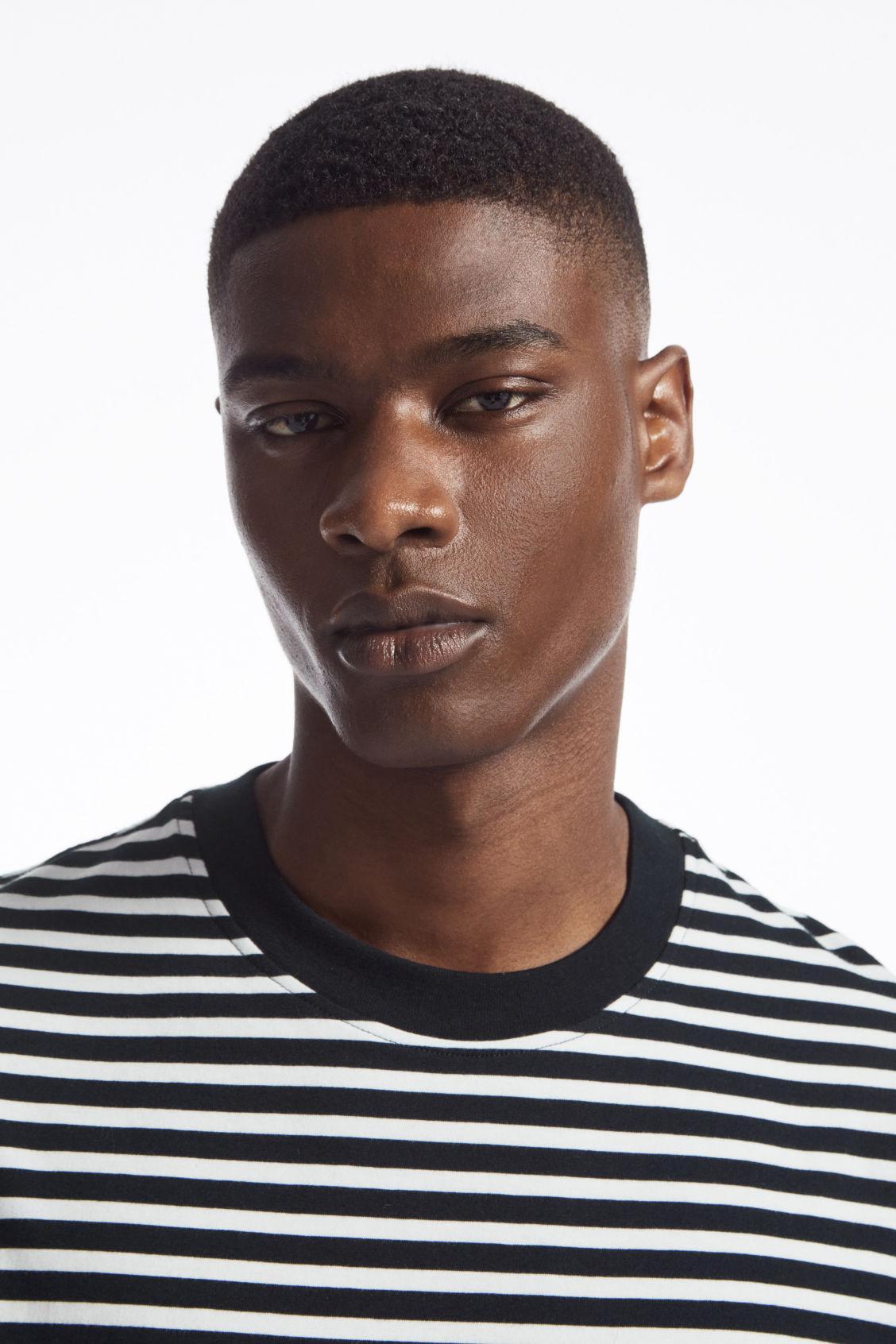 OVERSIZED COTTON T-SHIRT Product Image