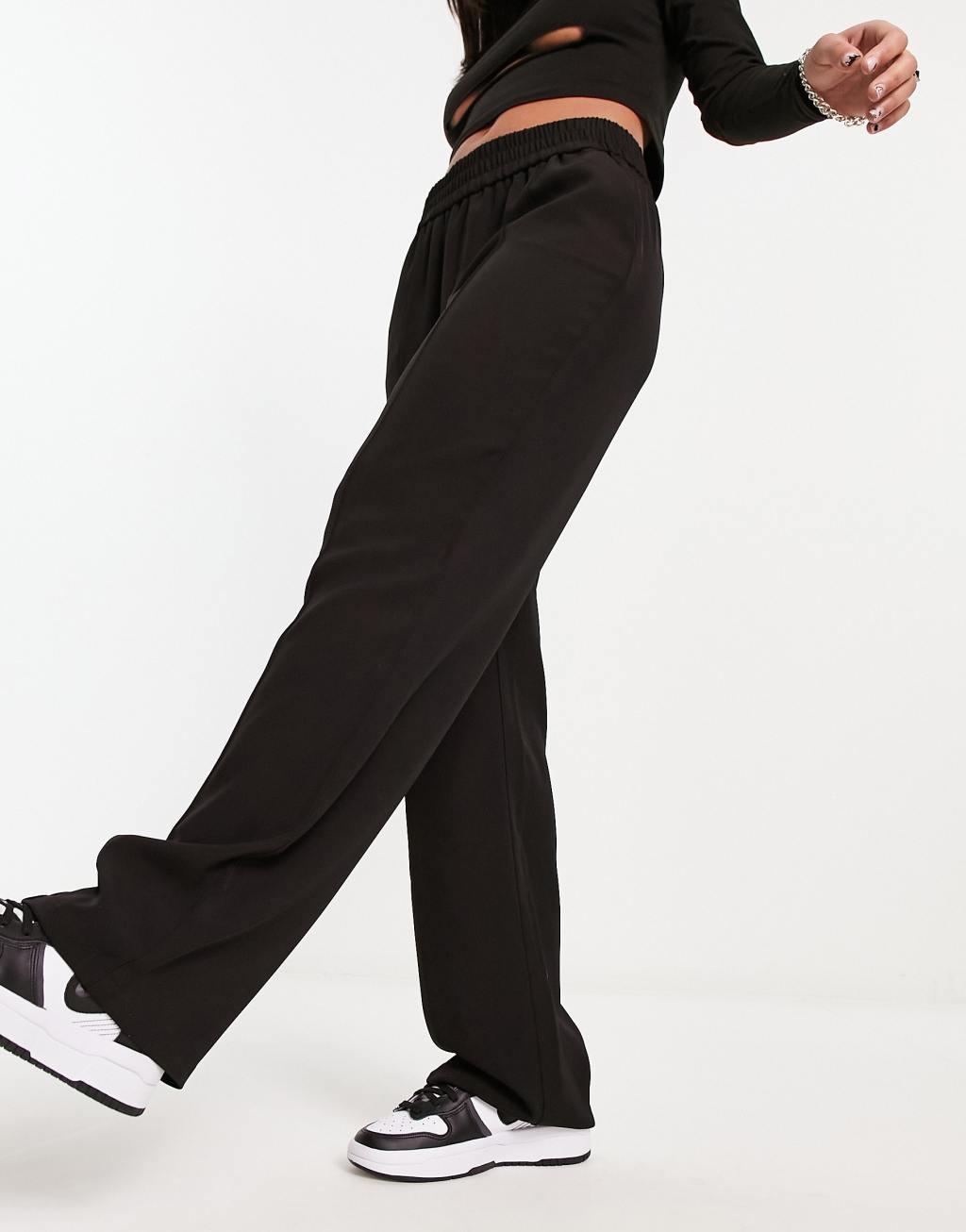 Only light weight pintuck wide leg pants Product Image