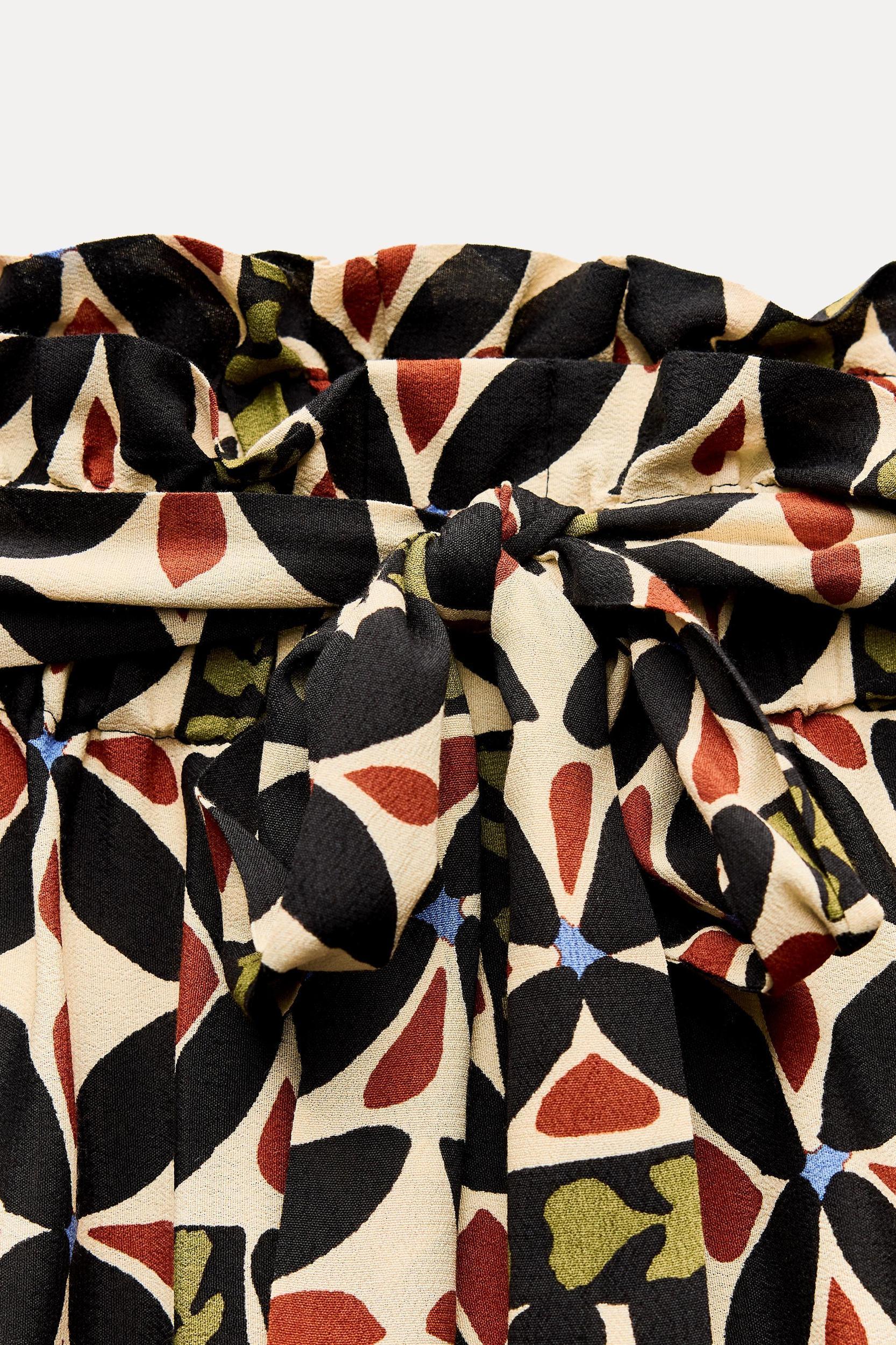 PRINTED SHORTS WITH BELT Product Image