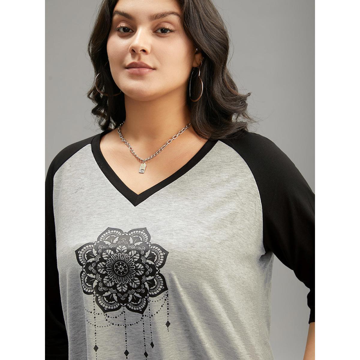 Plus Size Boho Print Contrast V Neck Raglan Sleeve T-shirt DarkGray Women Casual Printed Bohemian Print Dailywear T-shirts BloomChic 28/5X Product Image