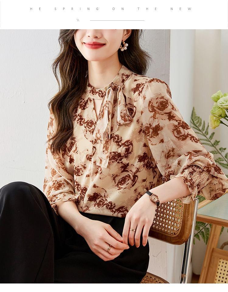 Puff-Sleeve Floral Bow Blouse Product Image