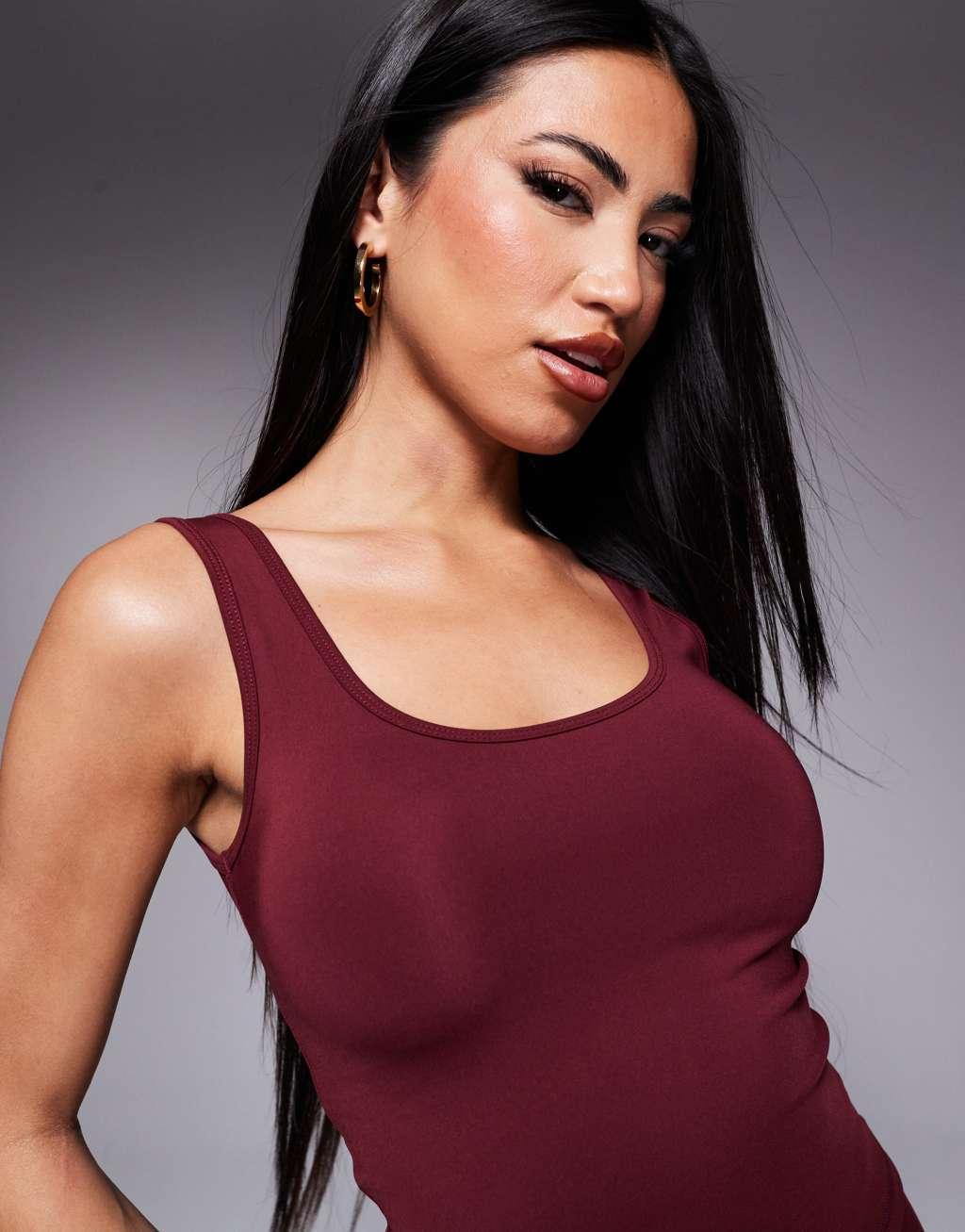 4505 scoop neck training tank top in burgundy  Product Image