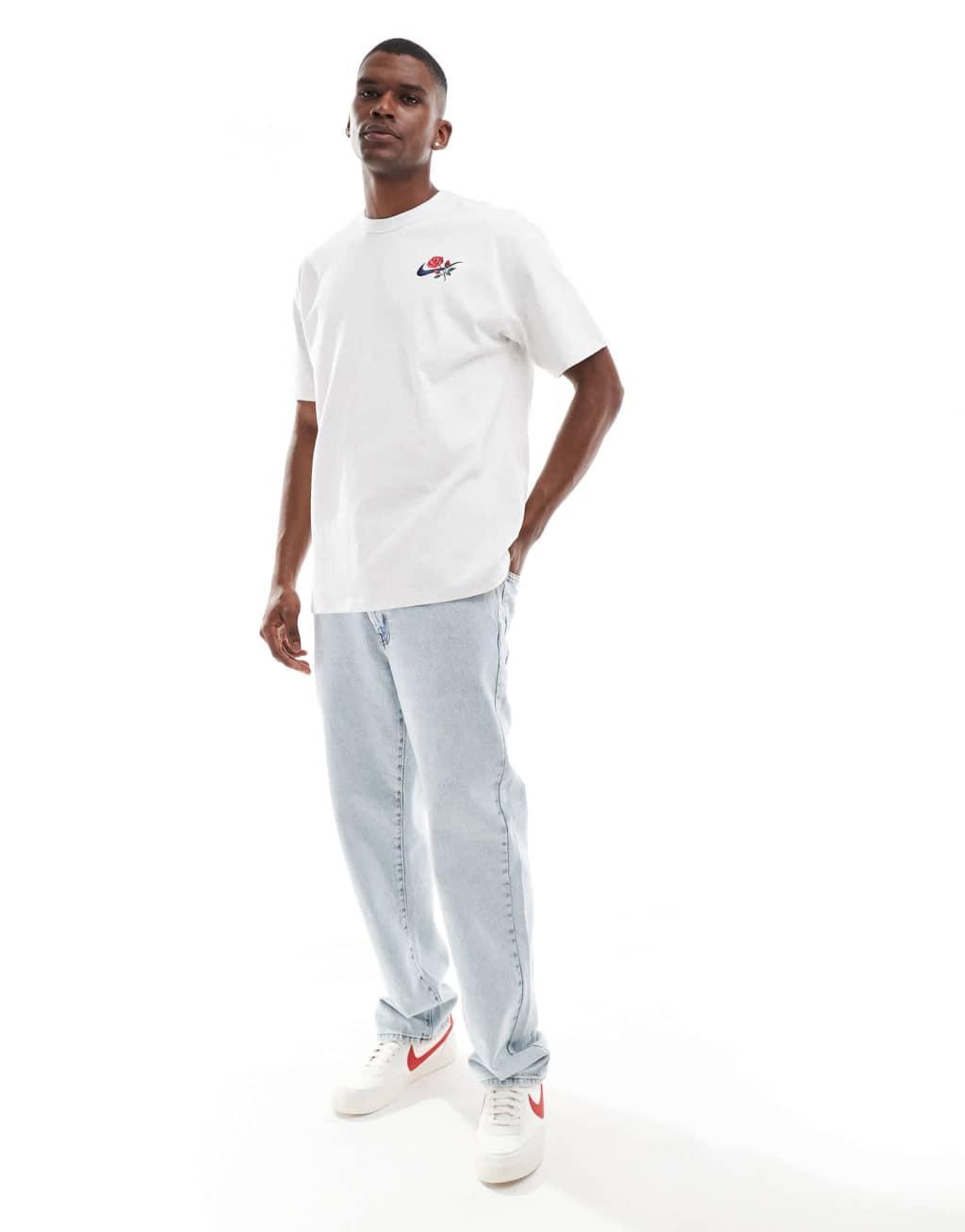 Nike Rose Swoosh logo t-shirt in gray Product Image
