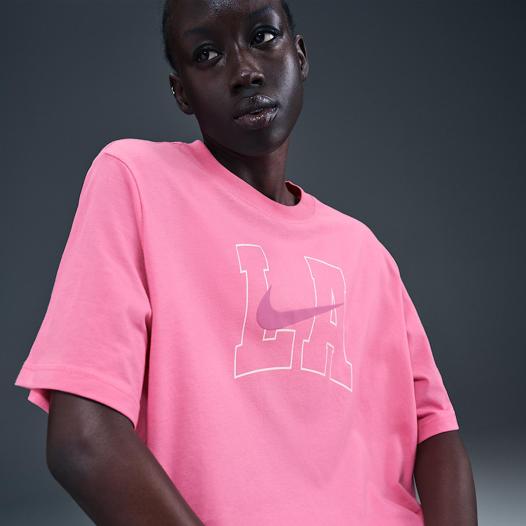 Women's Nike Sportswear Essential Graphic T-Shirt Product Image