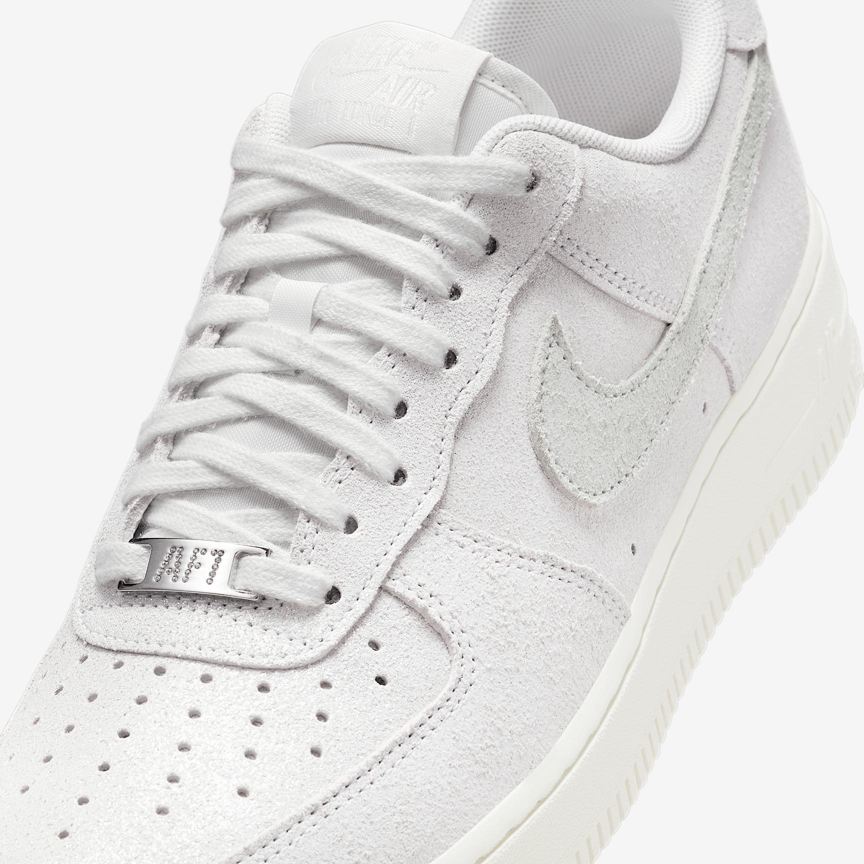 Nike Women's Air Force 1 '07 SE Shoes Product Image