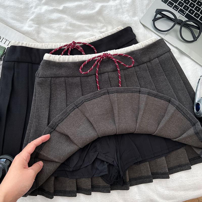 High Waist Contrast Trim Pleated Mini A-Line Skirt Product Image
