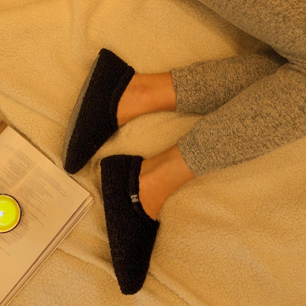 Women's Teddy Fleece Closed Back Slipper, Size 7-8 US Women, Black Product Image