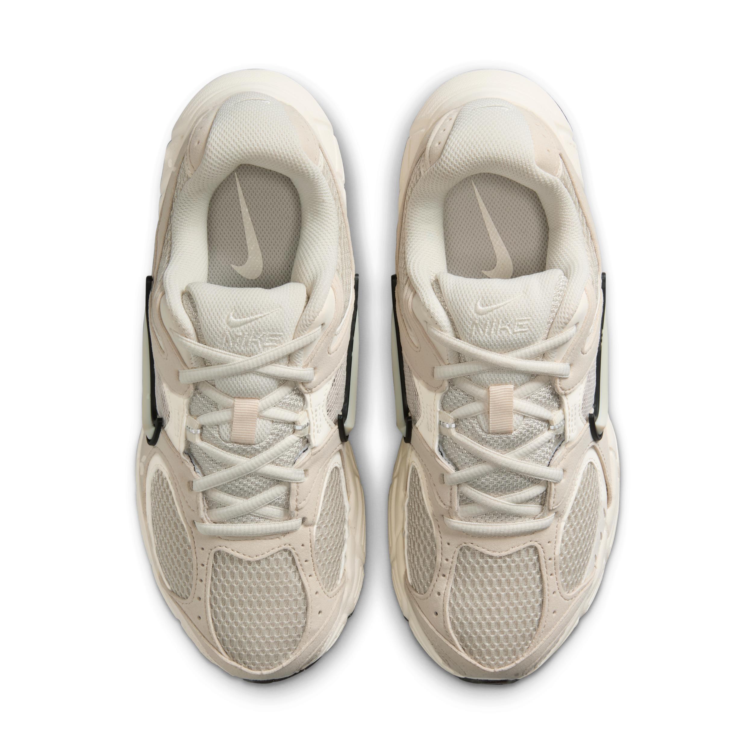 Nike Women's V5 RNR Shoes Product Image
