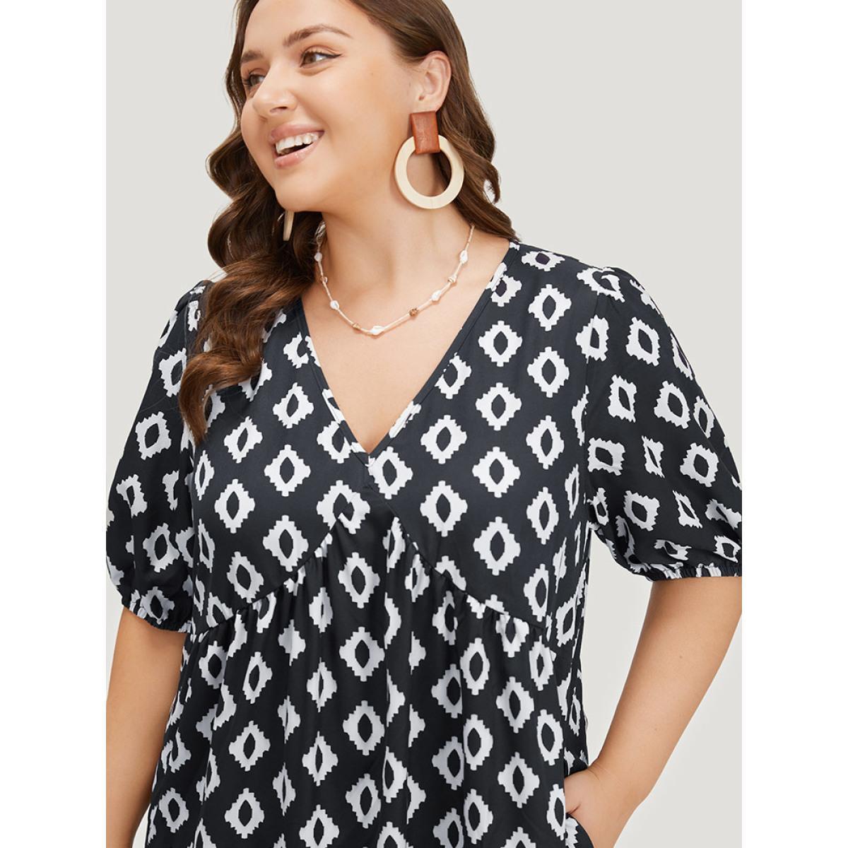 Plus Size Geometric Print Gathered Pocket Puff Sleeve Dress Black Women Vacation Gathered V-neck Short sleeve Curvy Knee Dress BloomChic 30/6X Product Image