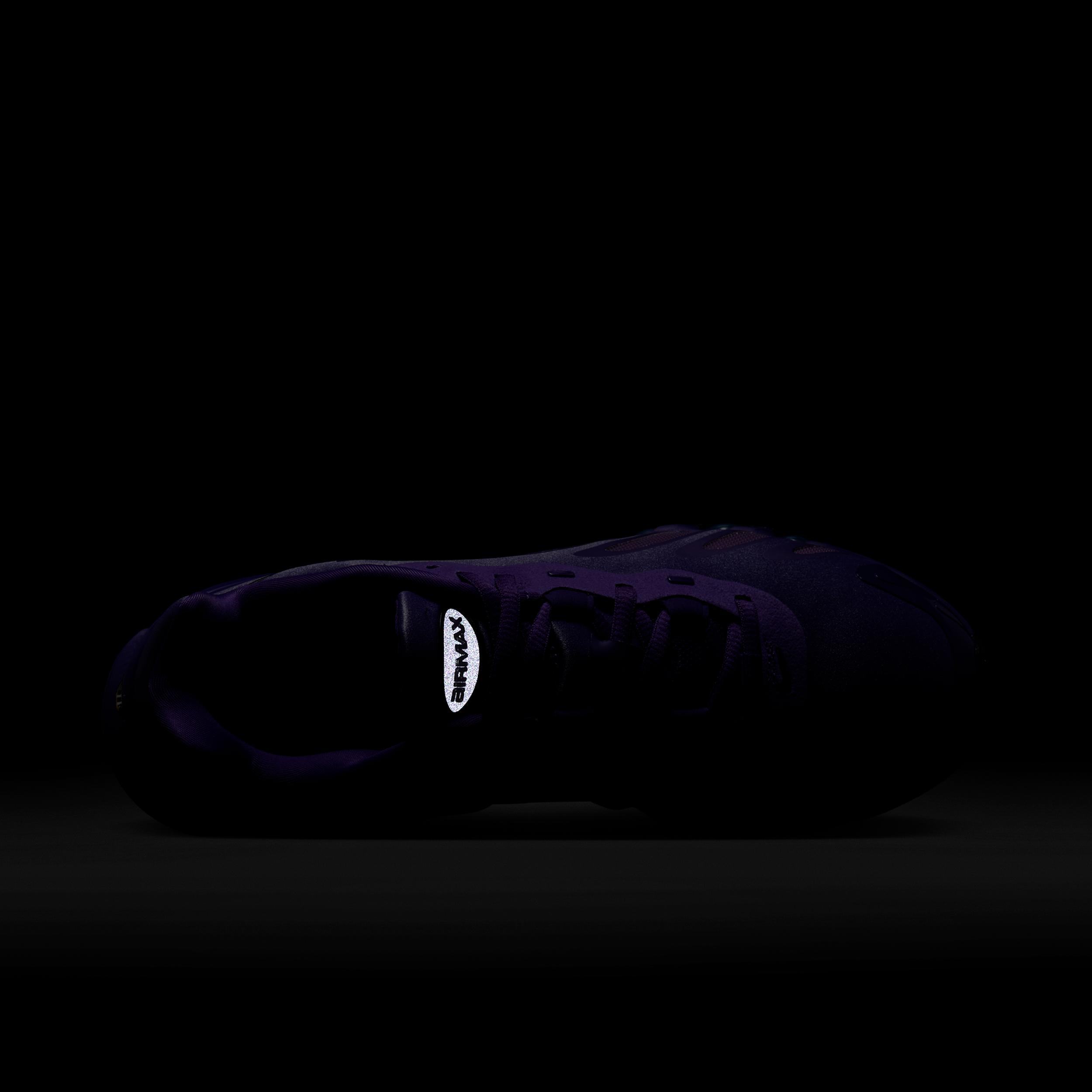 Nike Women's Air Max Dn8 Shoes Product Image