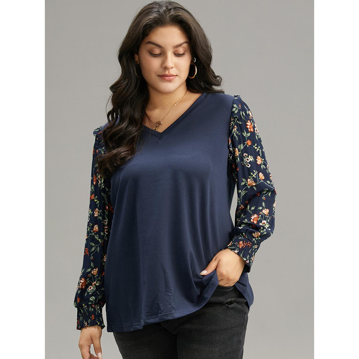 Plus Size Plants Print Patchwork Shirred Frill Trim T-shirt Navy Women Elegant Patchwork Ditsy Floral V-neck Dailywear T-shirts BloomChic 30/6X Product Image