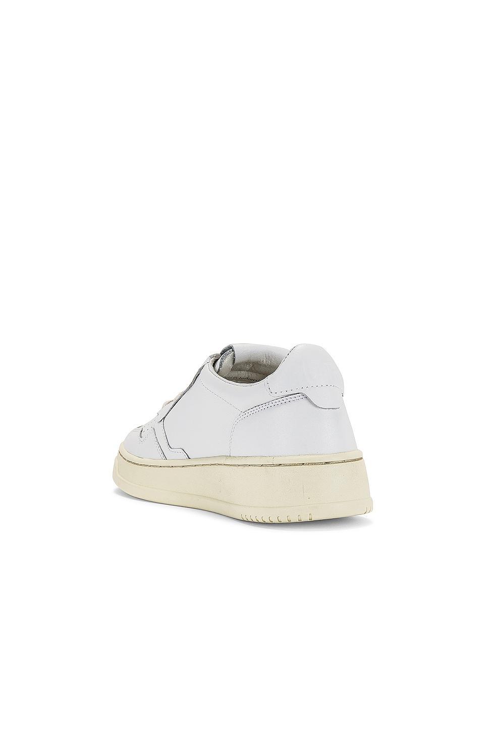 01 Low Sneaker Autry Product Image