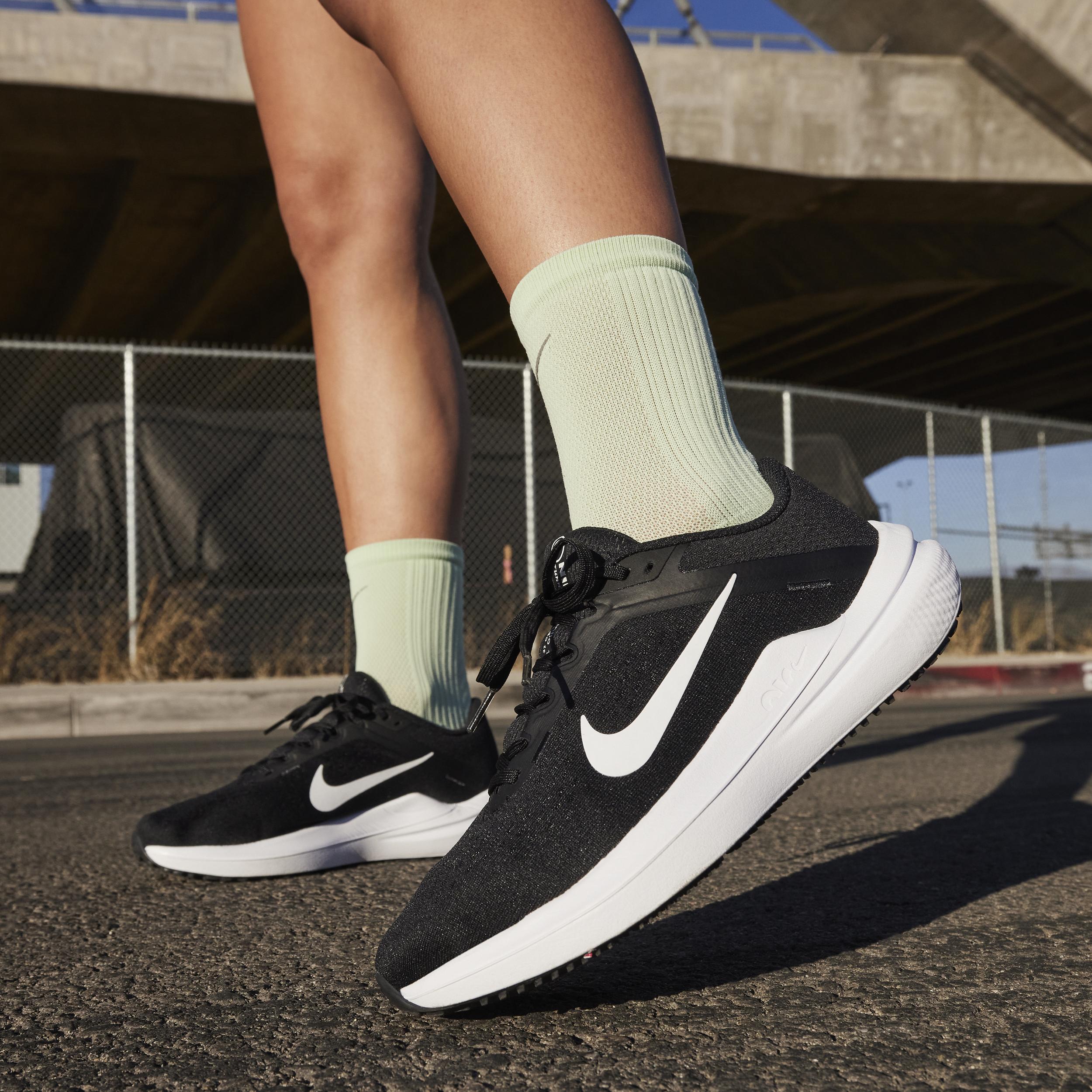 Nike Womens Air Winflo 10 - Running Shoes Black/White/Black Product Image