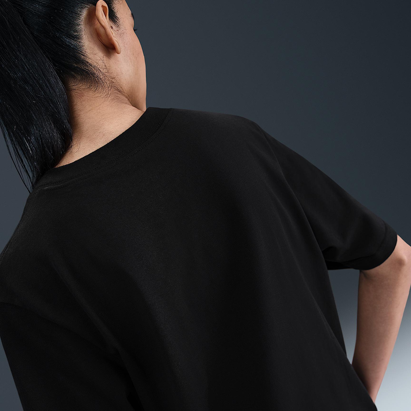 Women's Nike Sportswear Loose Short-Sleeve Graphic T-Shirt Product Image