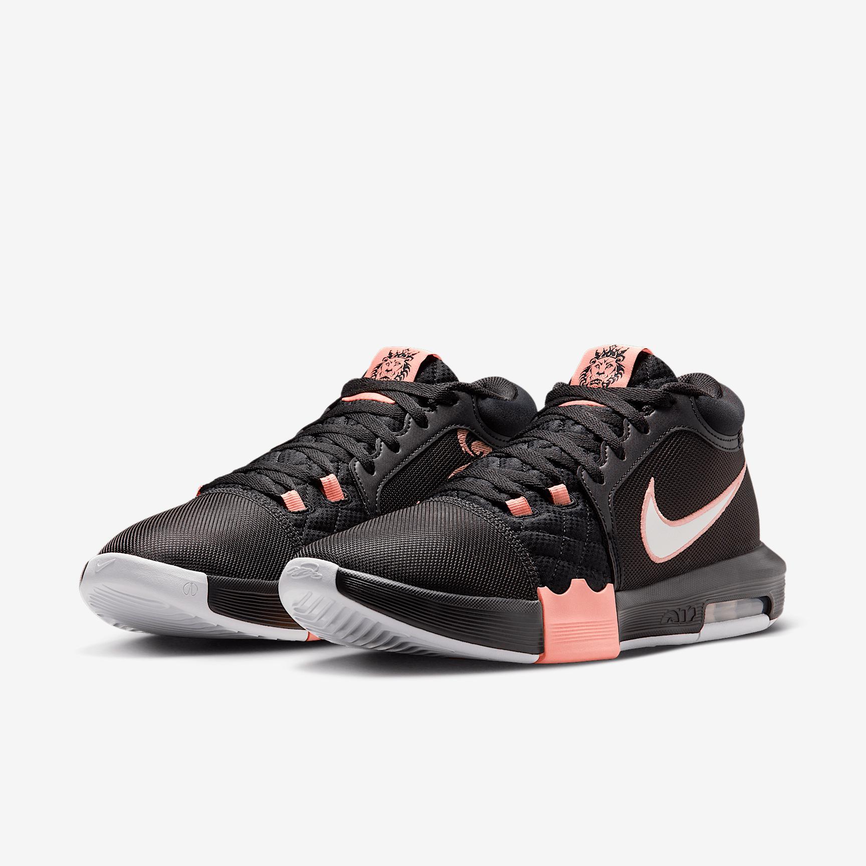 Nike Men's LeBron Witness VIII Basketball Shoes Product Image