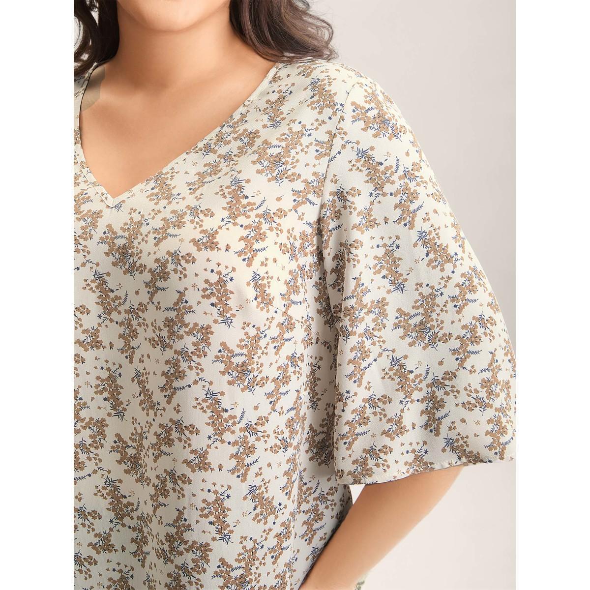 Plus Size WhiteSmoke Floral Print Curvy Hem V-Neck Shirt Women Resort Elbow-length sleeve V-neck Vacation Blouses BloomChic 28/5X Product Image