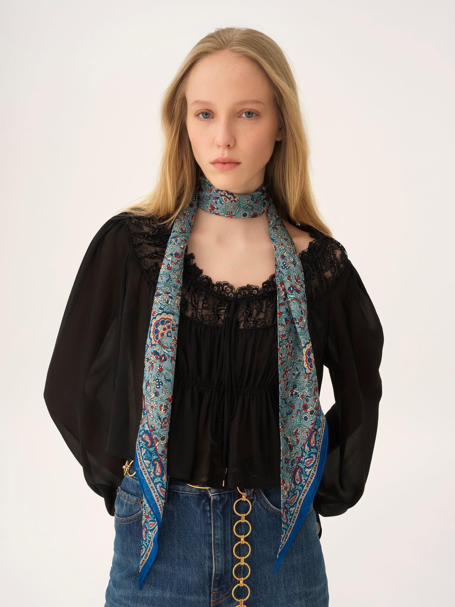 The Chloé Paisley bandeau scarf in silk charmeuse Product Image