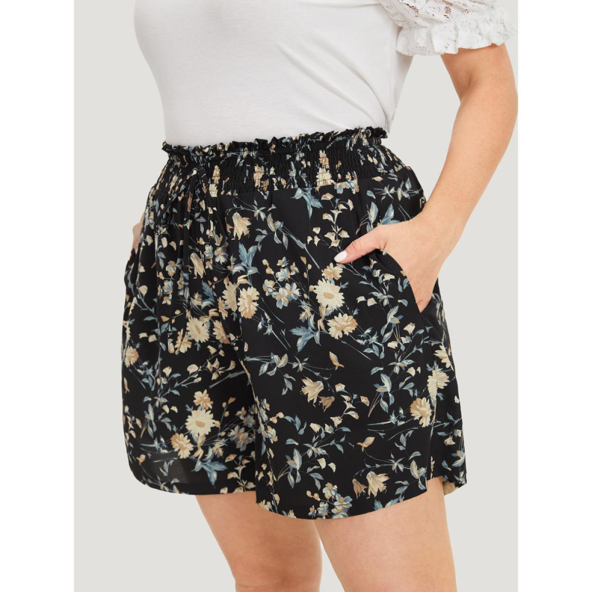 Plus Size Floral Knot Shirred Pocket Paperbag Waist Shorts Women BlackFlower Elegant Knotted Dailywear Shorts BloomChic 18-20/2X Product Image
