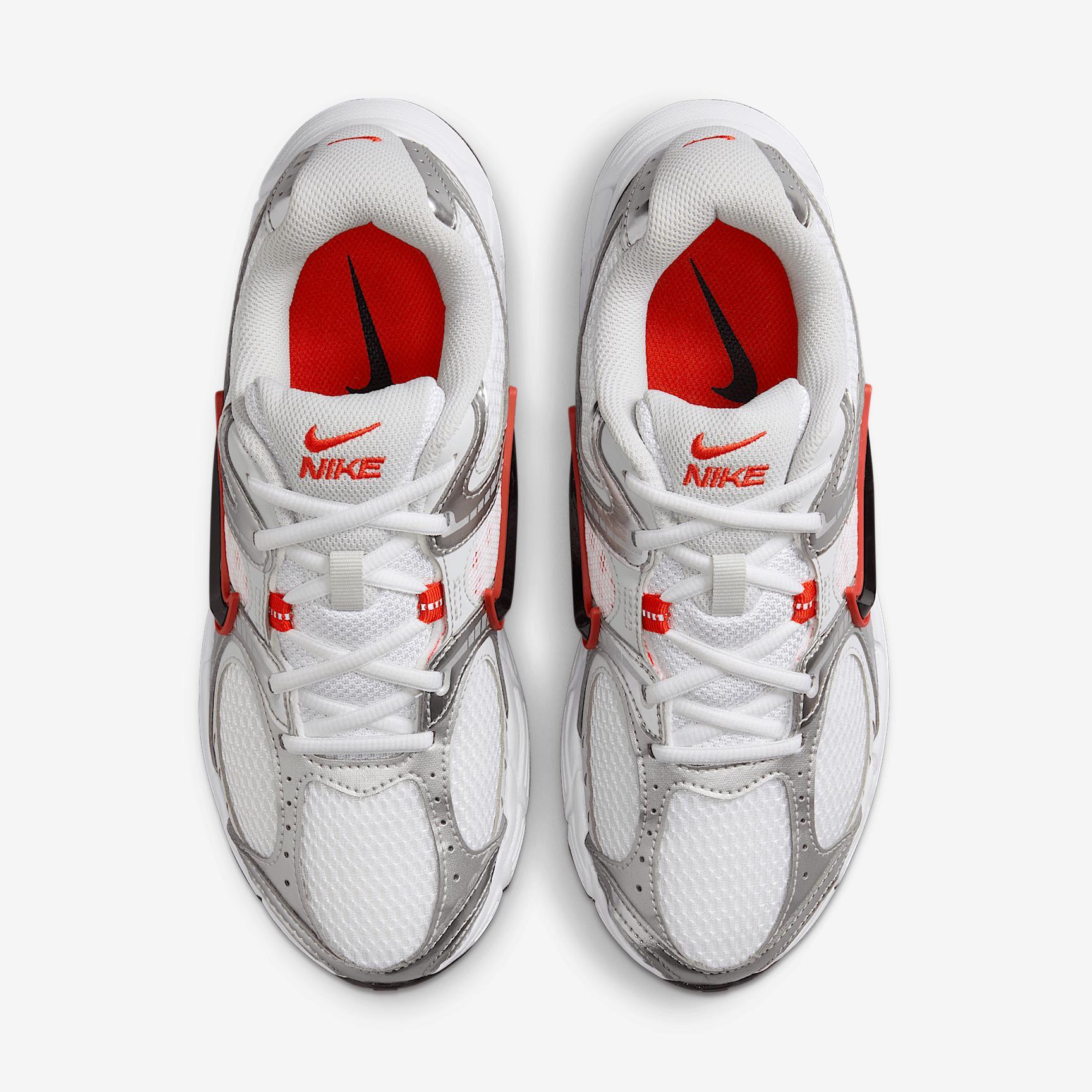 Nike Women's V5 RNR Shoes Product Image