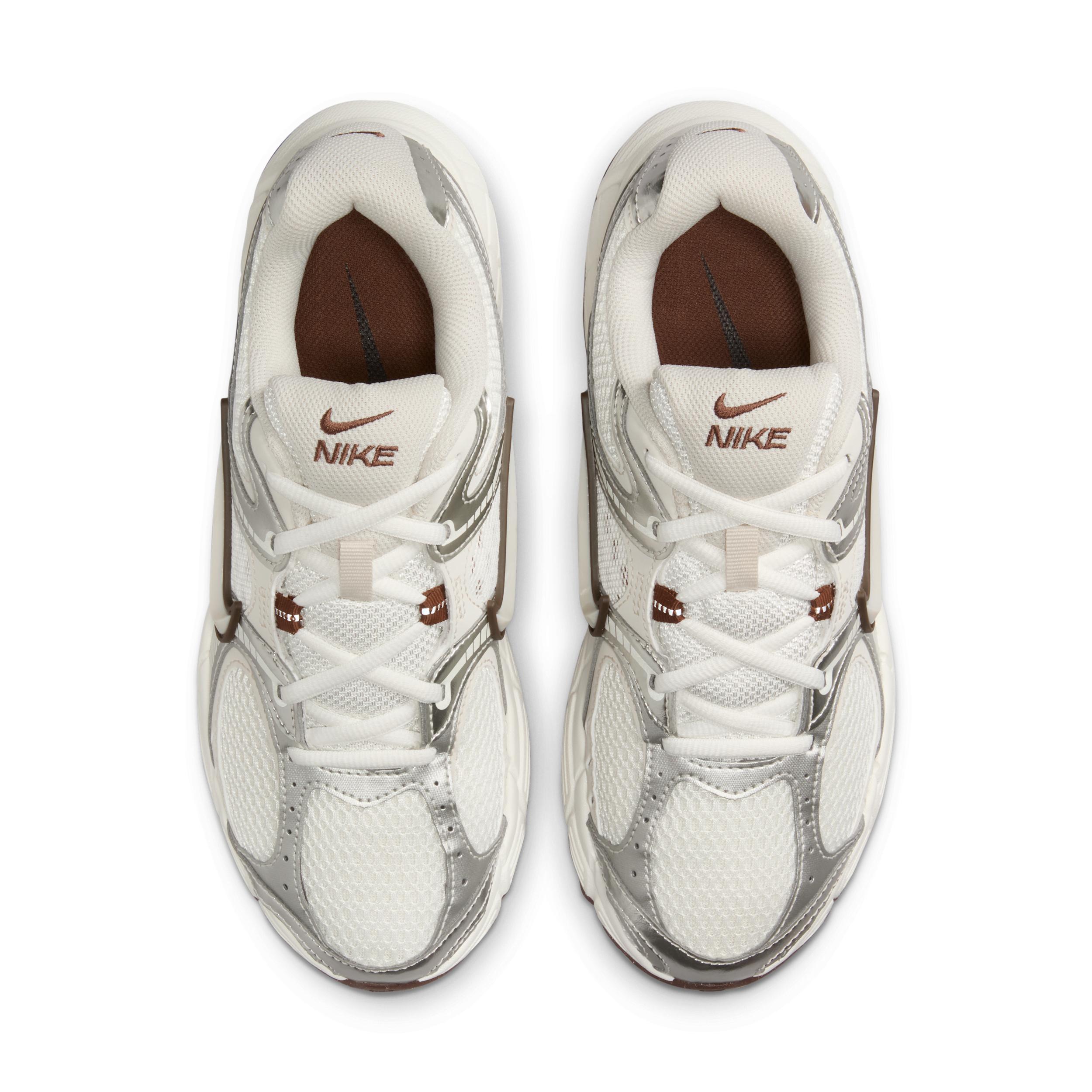 Nike Women's V5 RNR Shoes Product Image