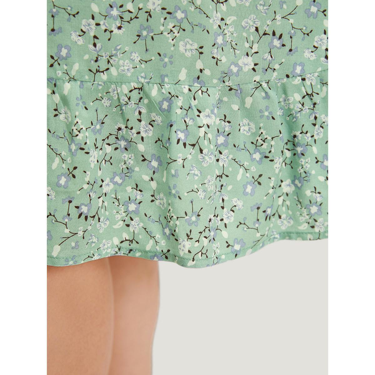 Plus Size Ditsy Floral Plicated Detail Ruffles Wideband Waist Dress Mint Women Elegant Gathered V-neck Short sleeve Curvy Knee Dress BloomChic 18-20/2X Product Image