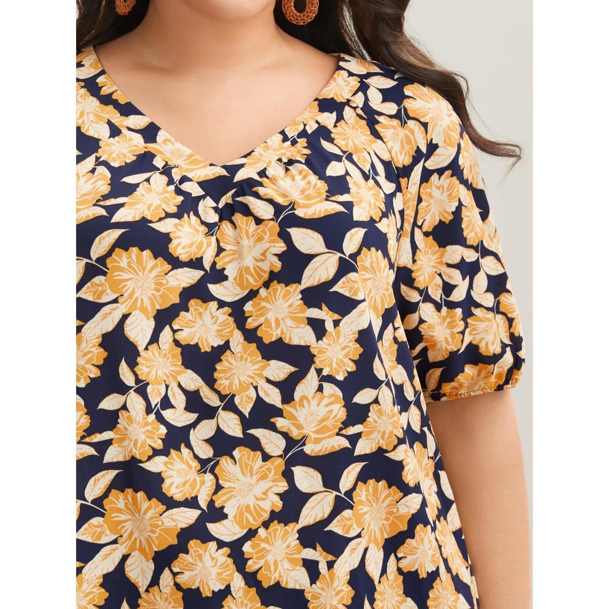Plus Size Indigo Floral Print V-Neck Puff Sleeve Shirt Women Resort Short sleeve V-neck Vacation Blouses BloomChic 14-16/1X Product Image