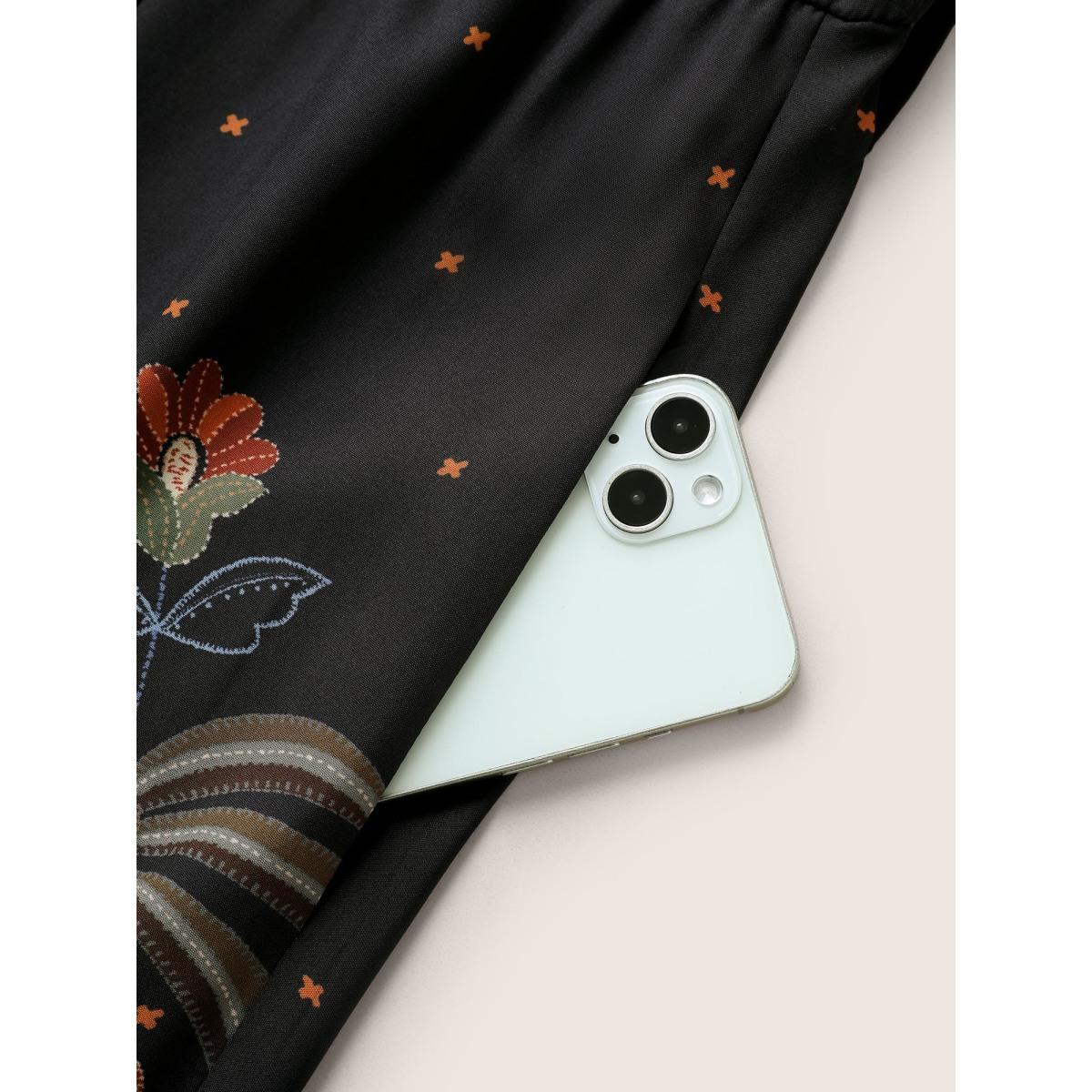 Plus Size Bandana Print Surplice Neck Flutter Sleeve Dress Black Women Resort Non V-neck Short sleeve Curvy Midi Dress BloomChic 28/5X Product Image