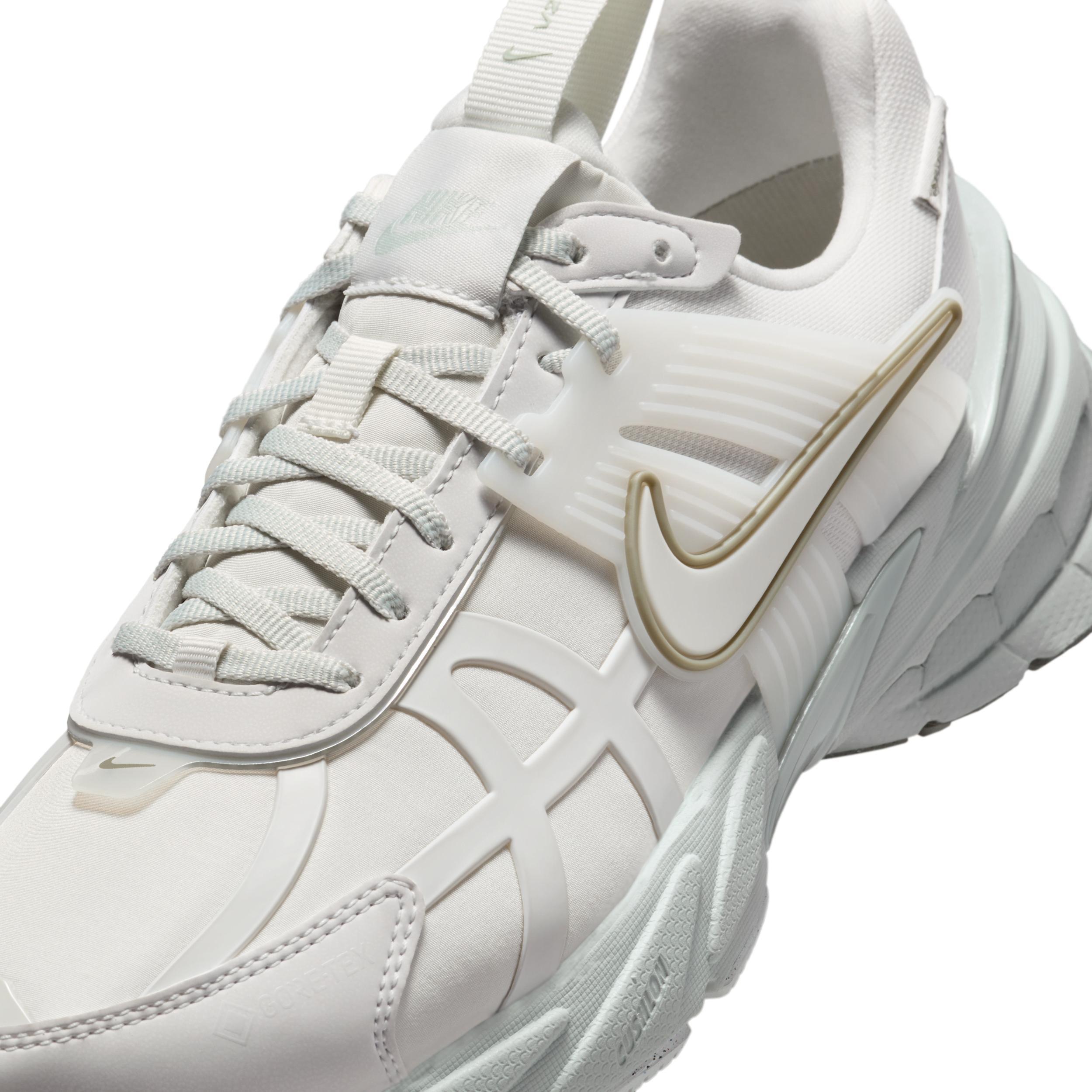 Nike Women's V2K Run GORE-TEX Waterproof Shoes Product Image
