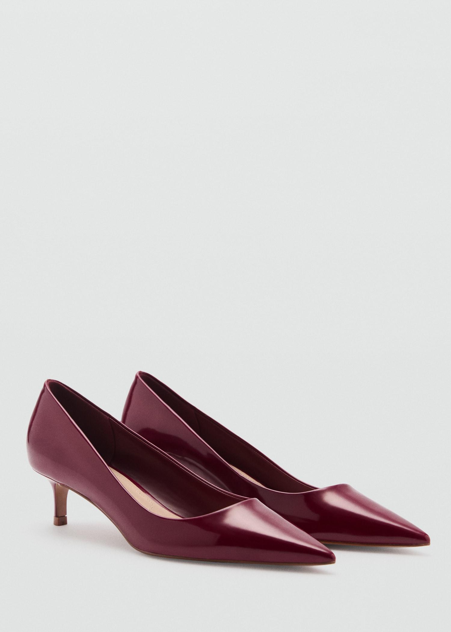 Kitten-heel pointed-toe shoes with patent leather effect - Women | MANGO USA Product Image
