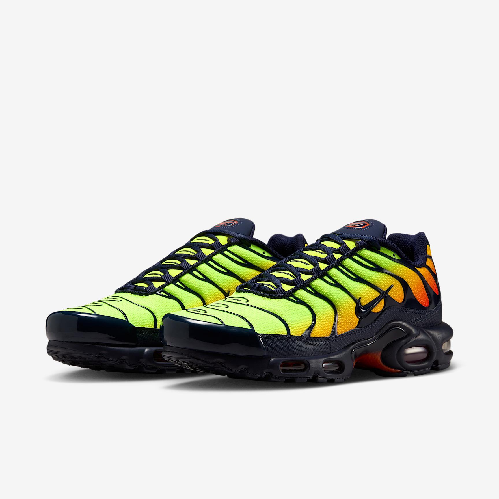 Nike Men's Air Max Plus Shoes Product Image