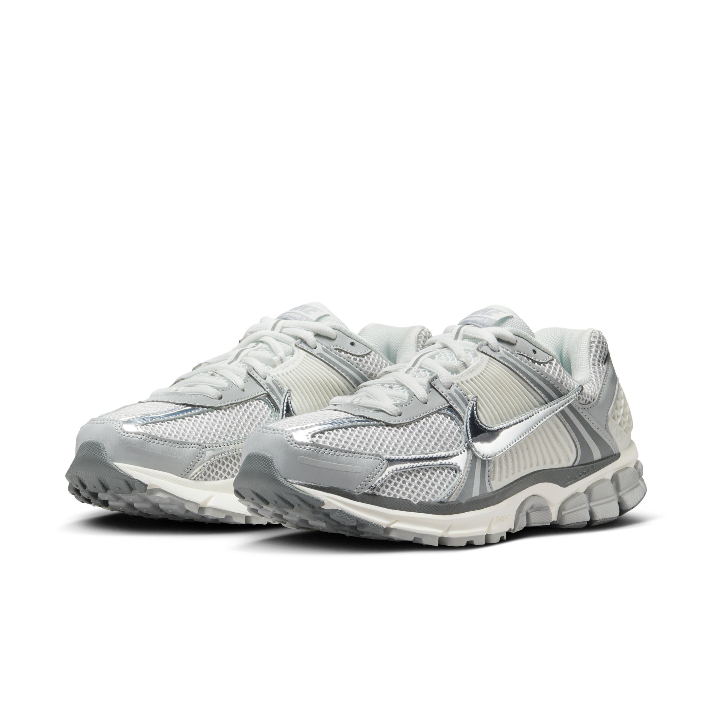 Nike Men's Zoom Vomero 5 Shoes Product Image