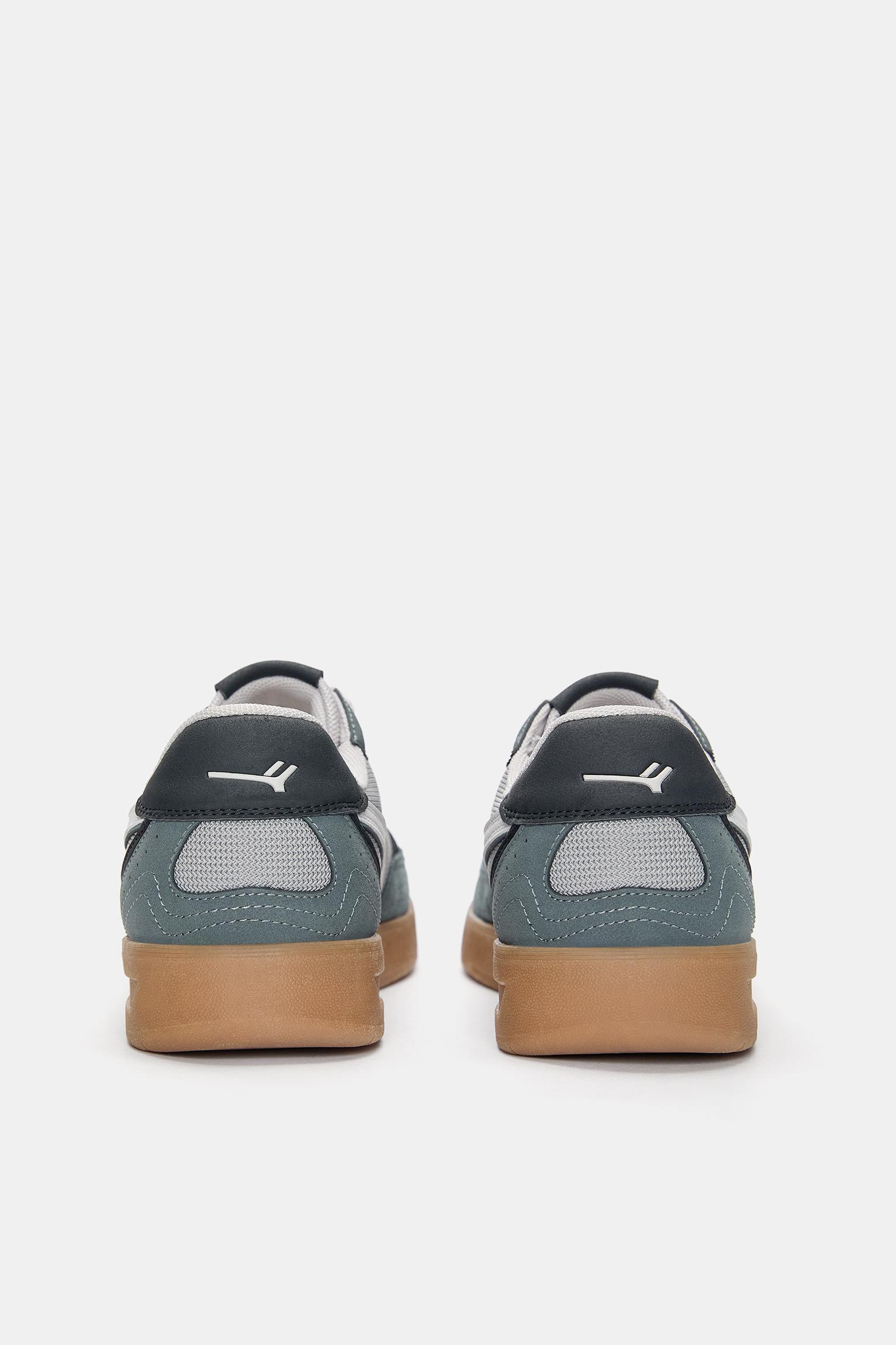Retro multi-piece sneakers Product Image