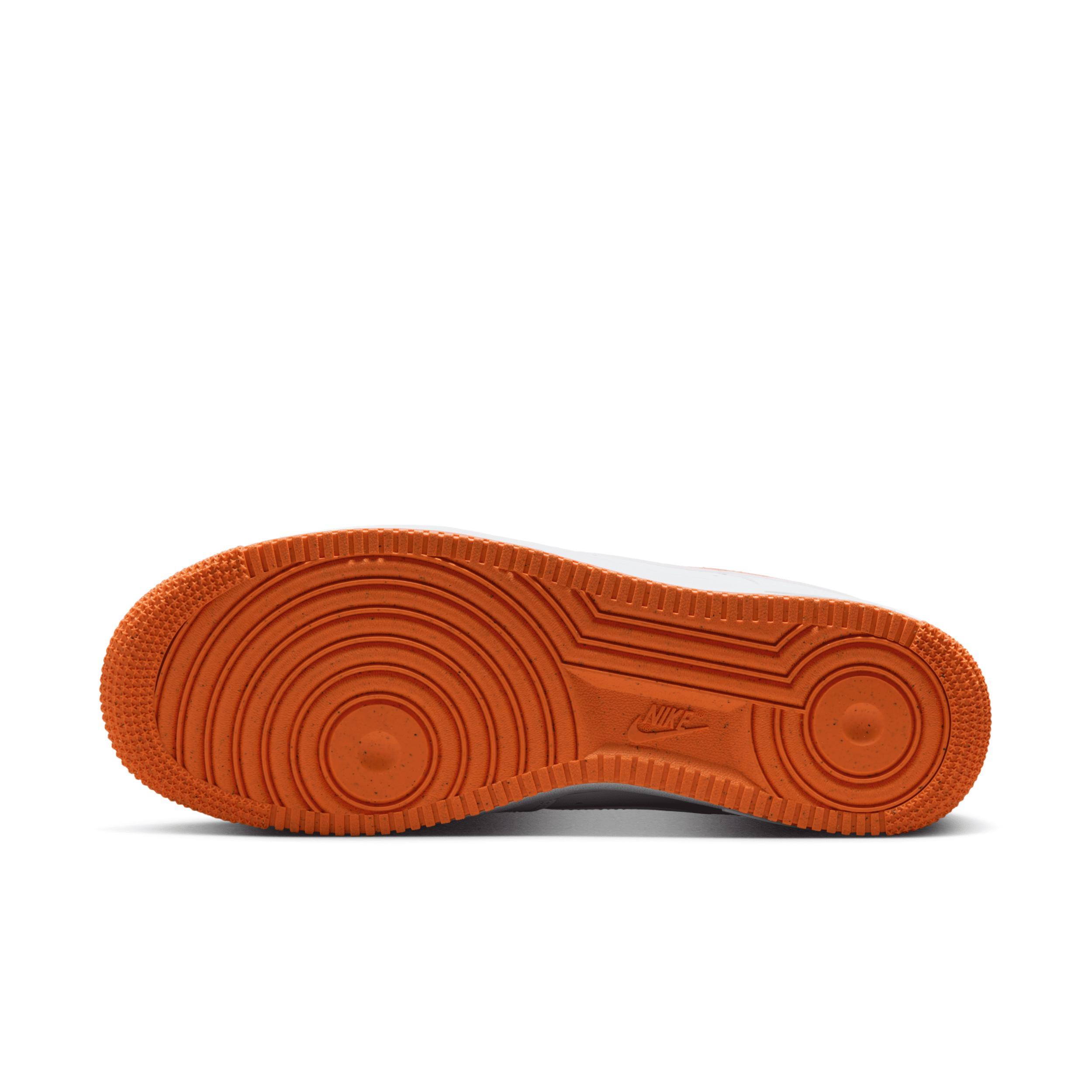 Nike Men's Air Force 1 '07 LV Shoes Product Image