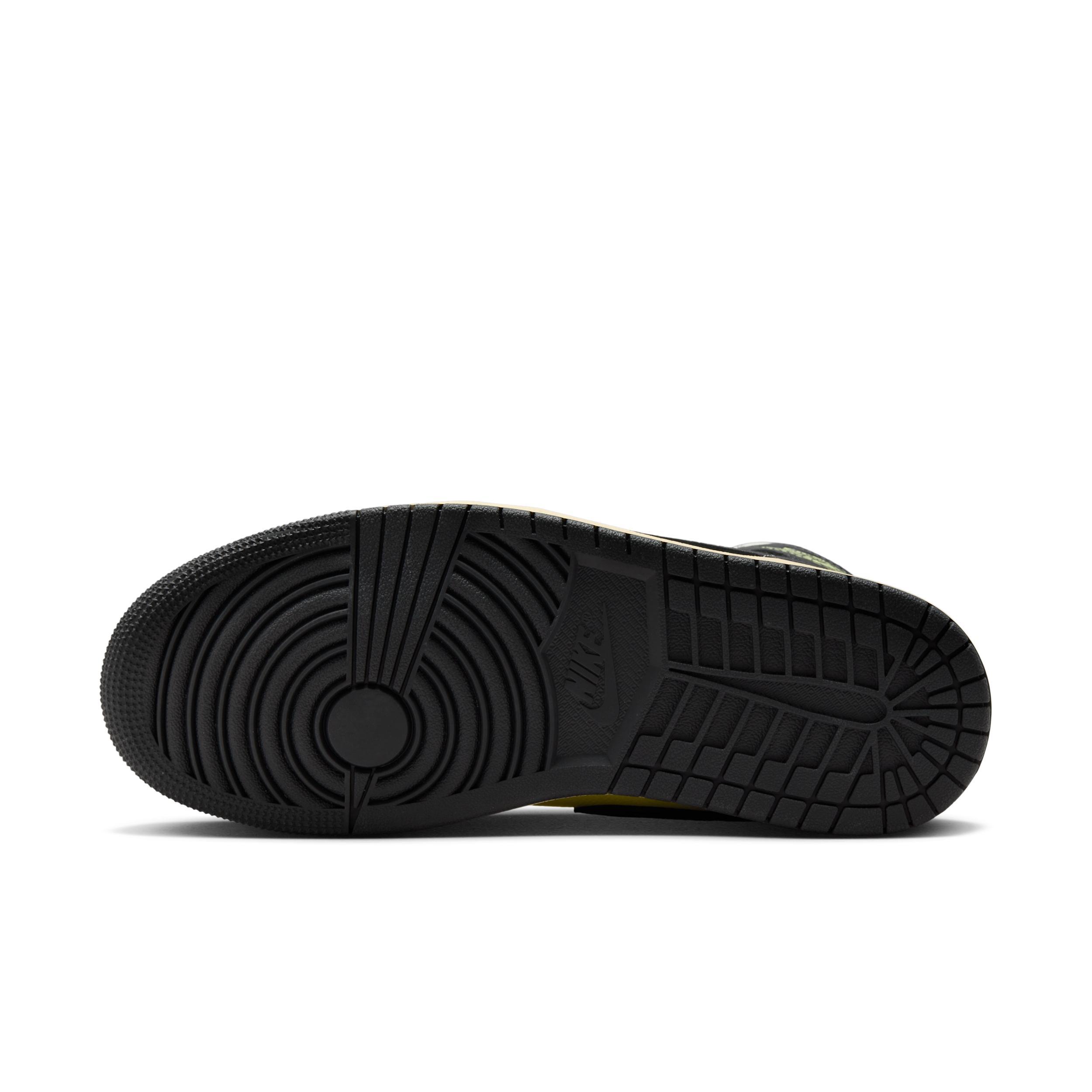 Women's Air Jordan 1 Mid SE Shoes Product Image