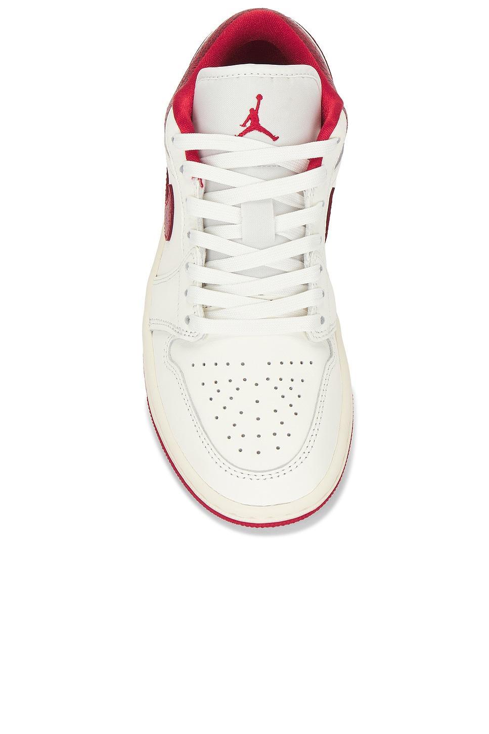 Air Jordan 1 Low Se Sneaker Jordan Product Image