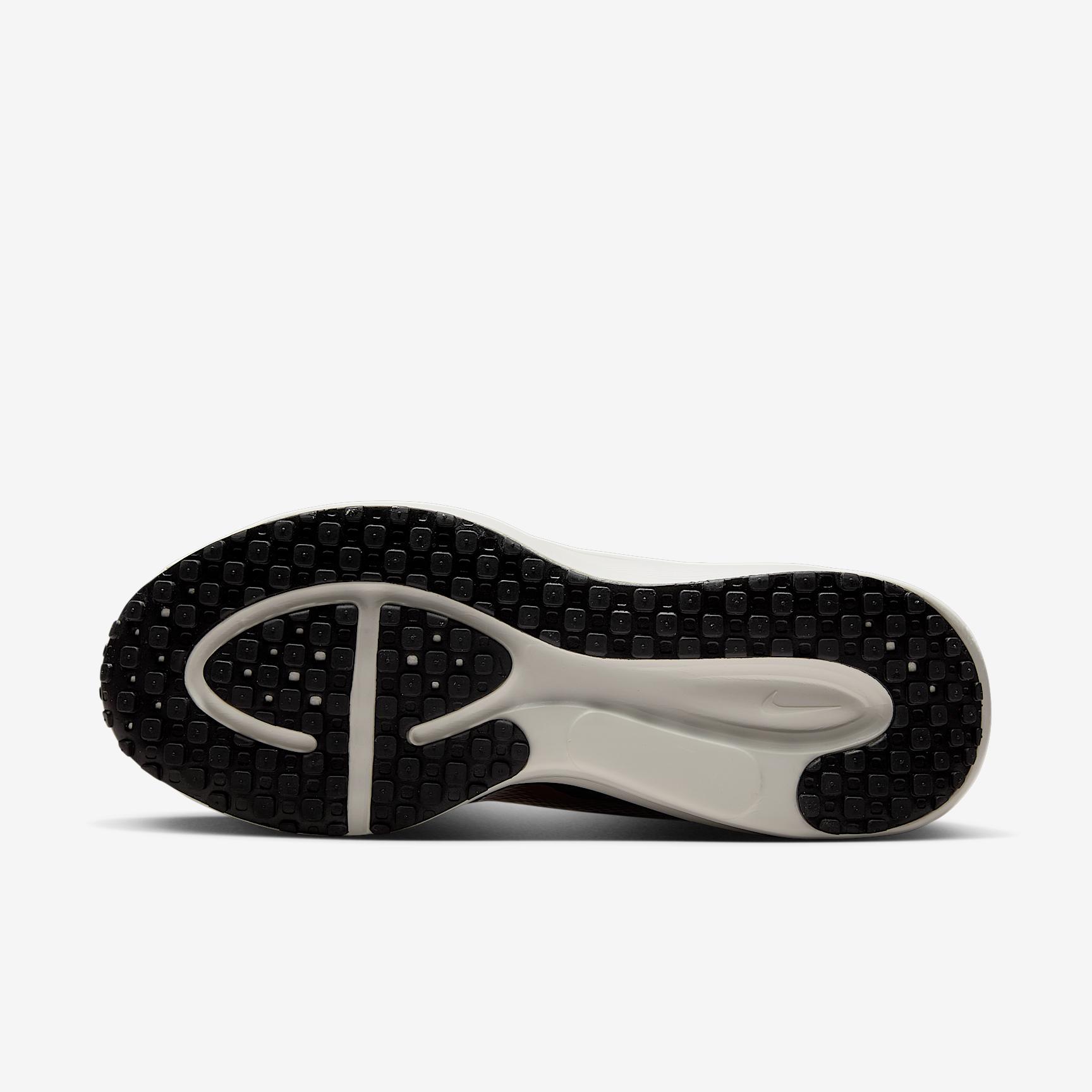 Nike Women's Revolution 8 Road Running Shoes (Extra Wide) Product Image