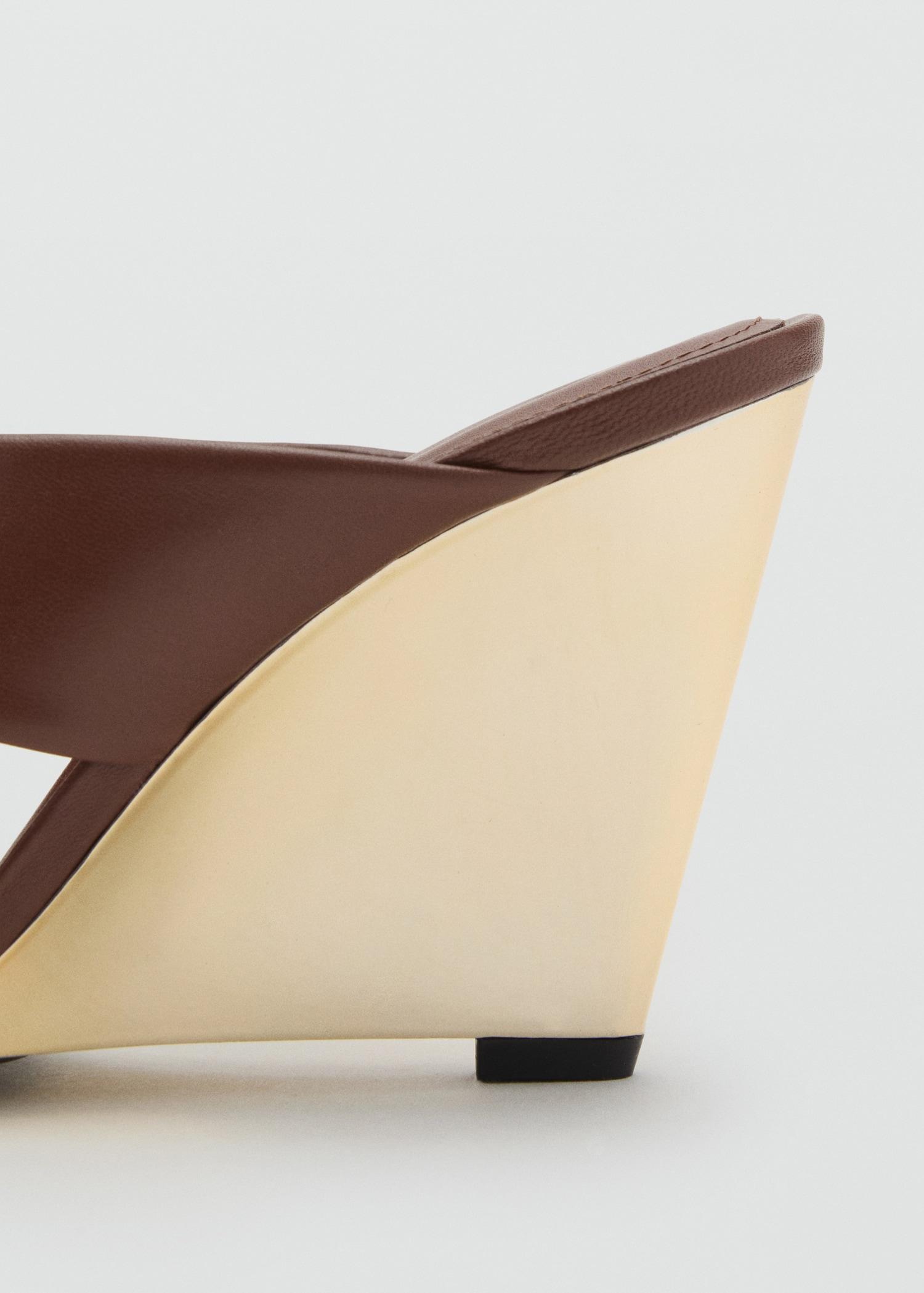 Contrast wedge leather sandal - Women | MANGO USA Product Image