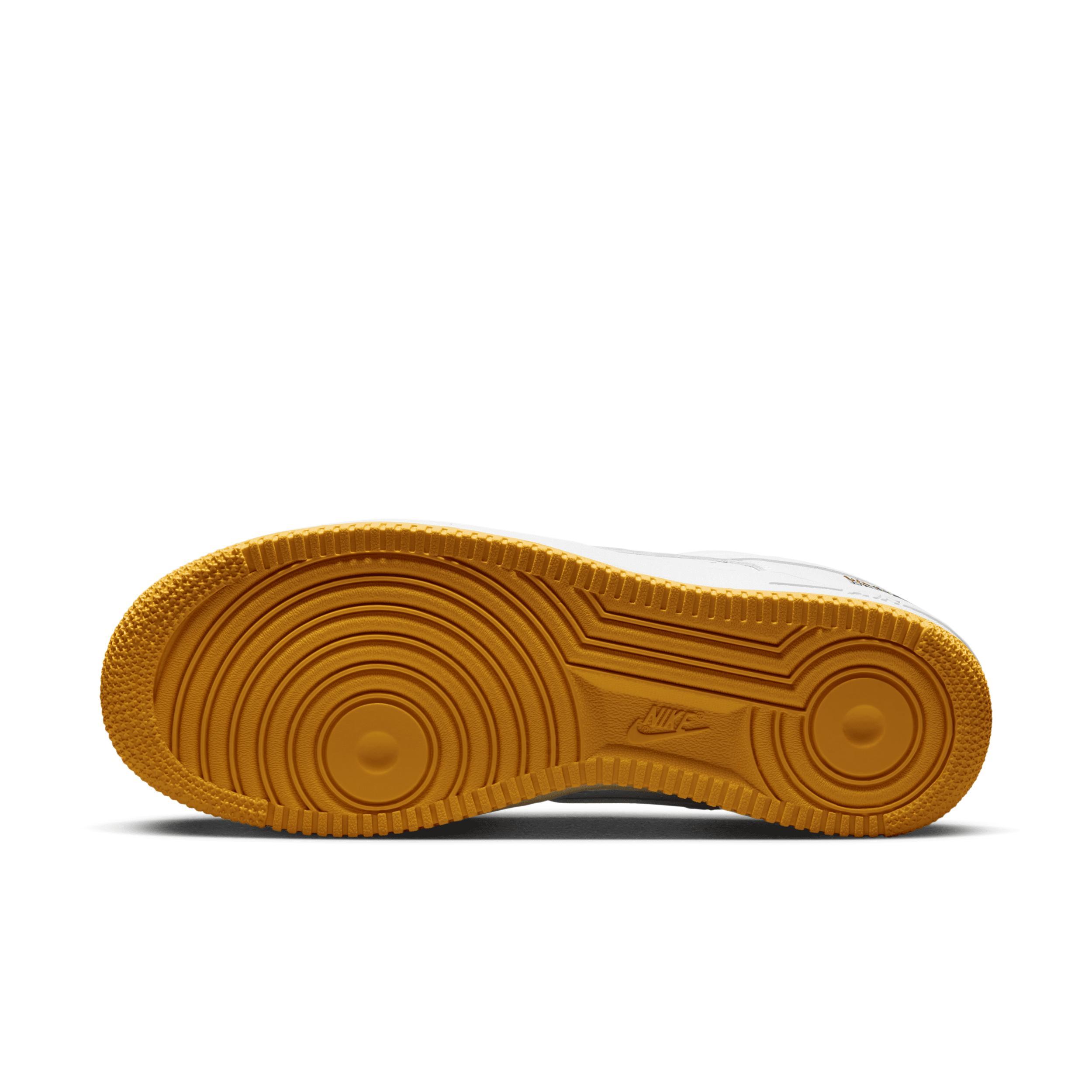 Nike Air Force 1 Low Retro QS Men's Shoes Product Image