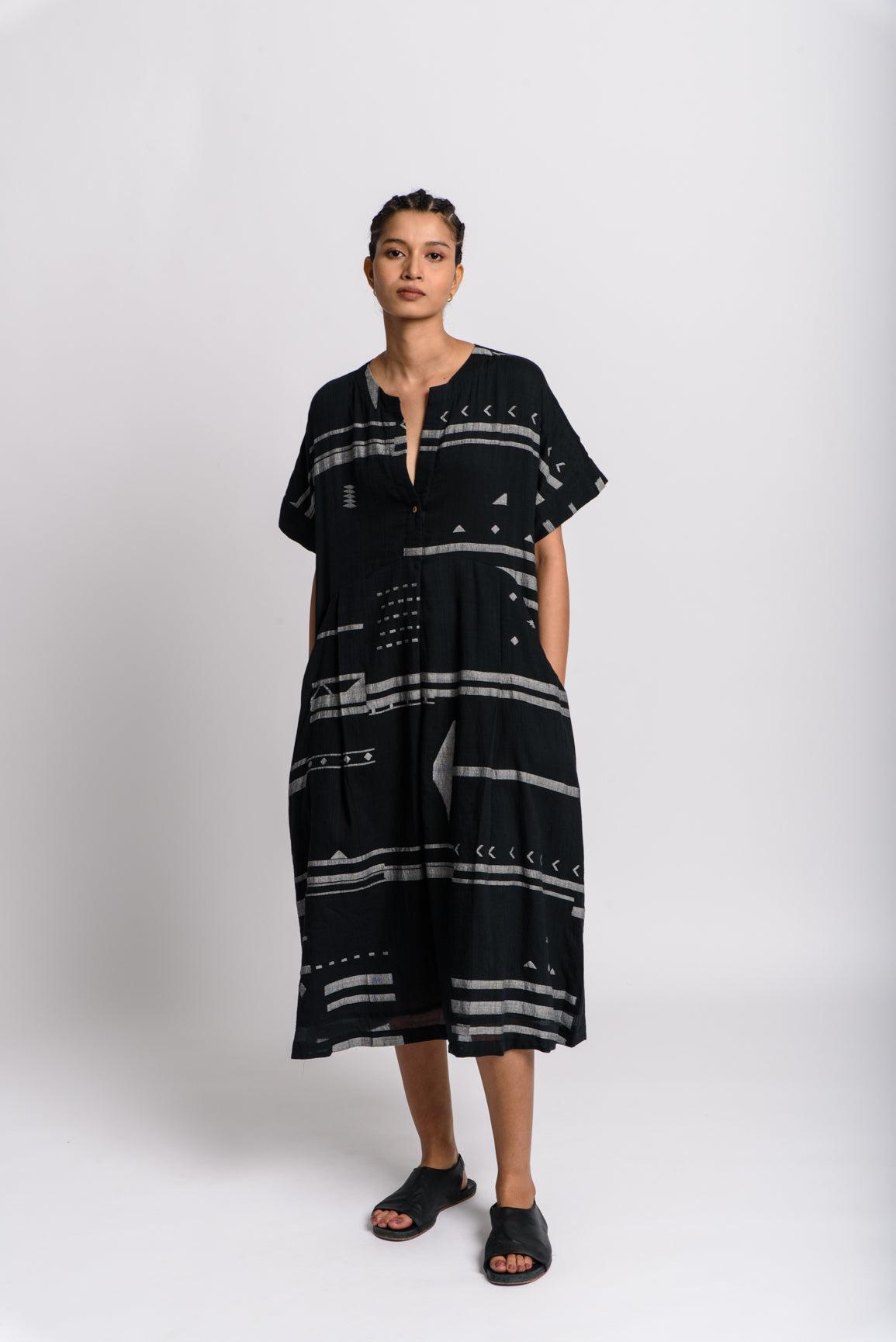 Black shift dress Product Image