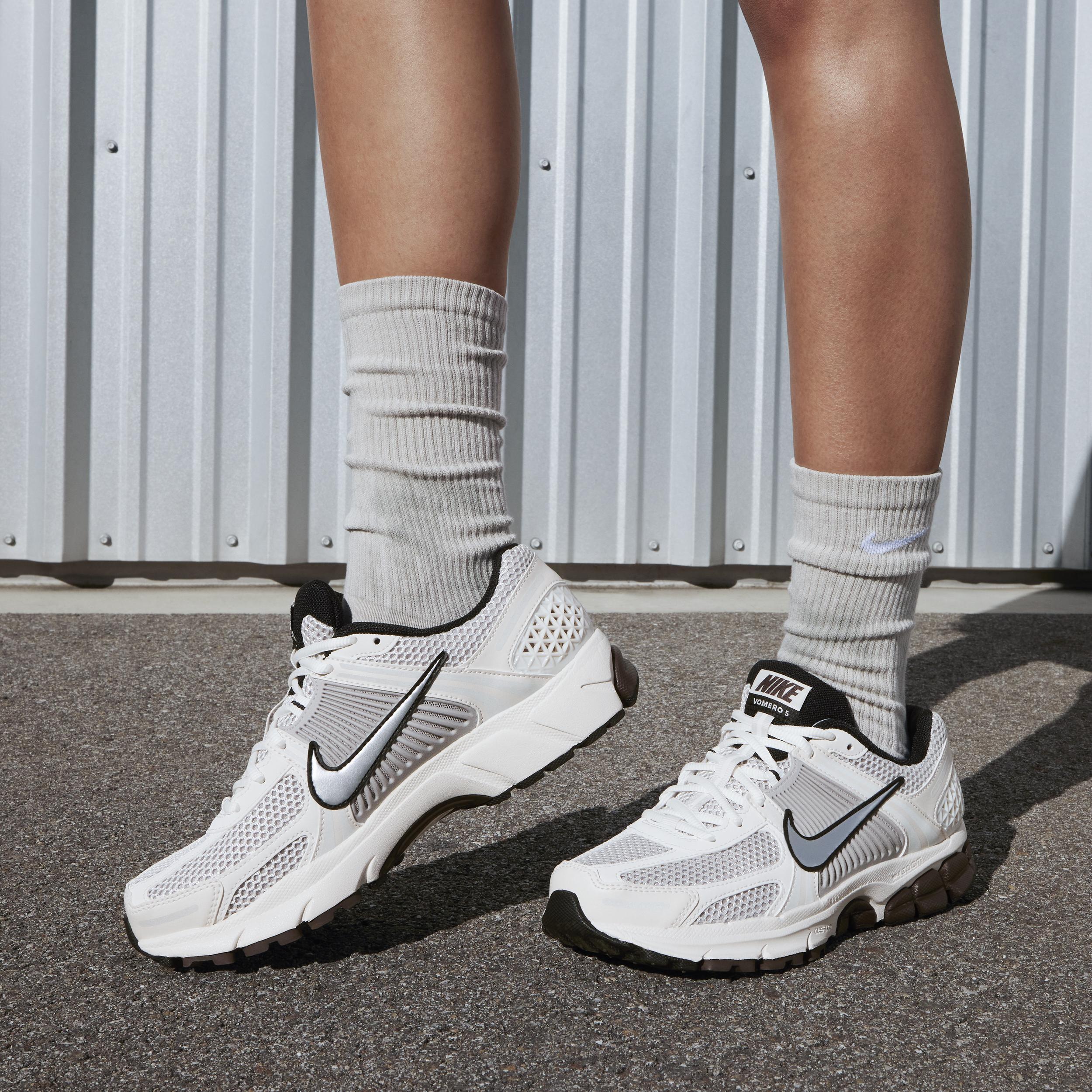 Nike Women's Zoom Vomero 5 Shoes Product Image
