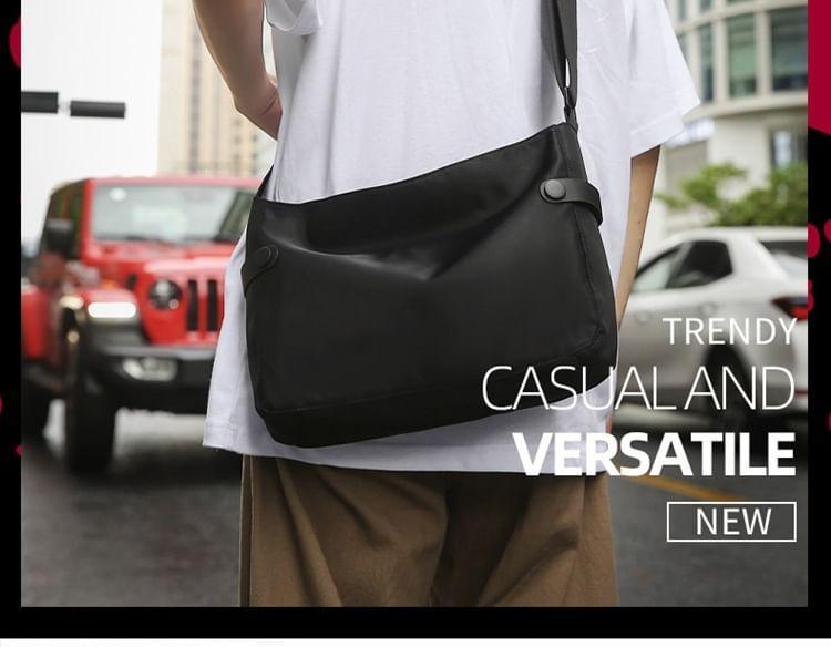 Plain Crossbody Bag Product Image